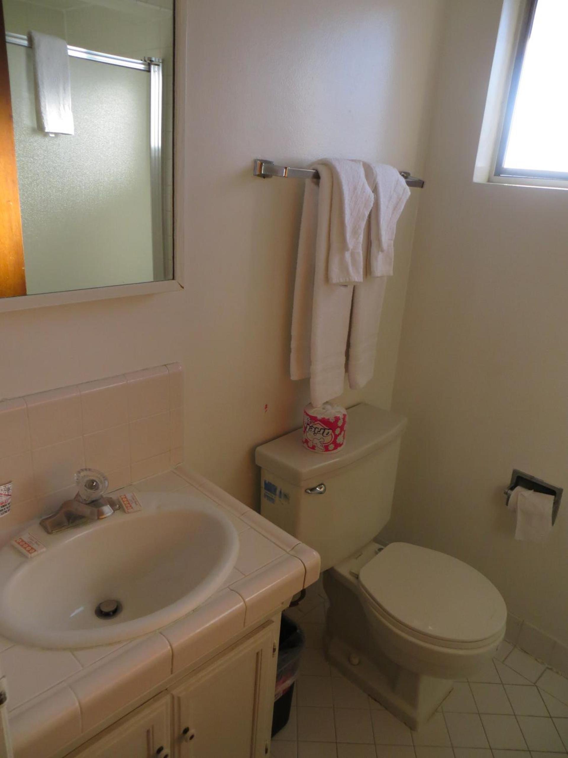 Capri Motel photo 16