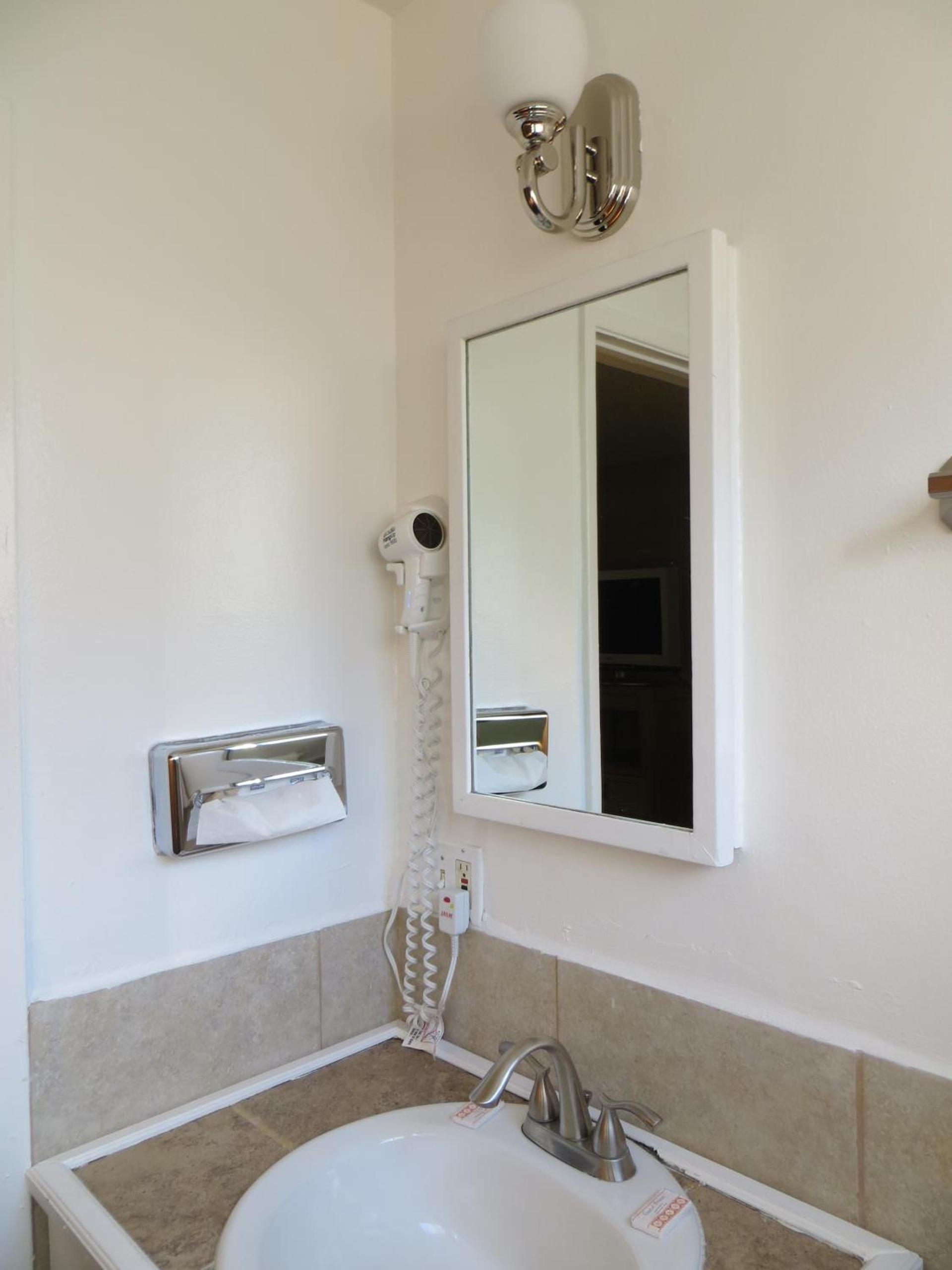Capri Motel photo 18