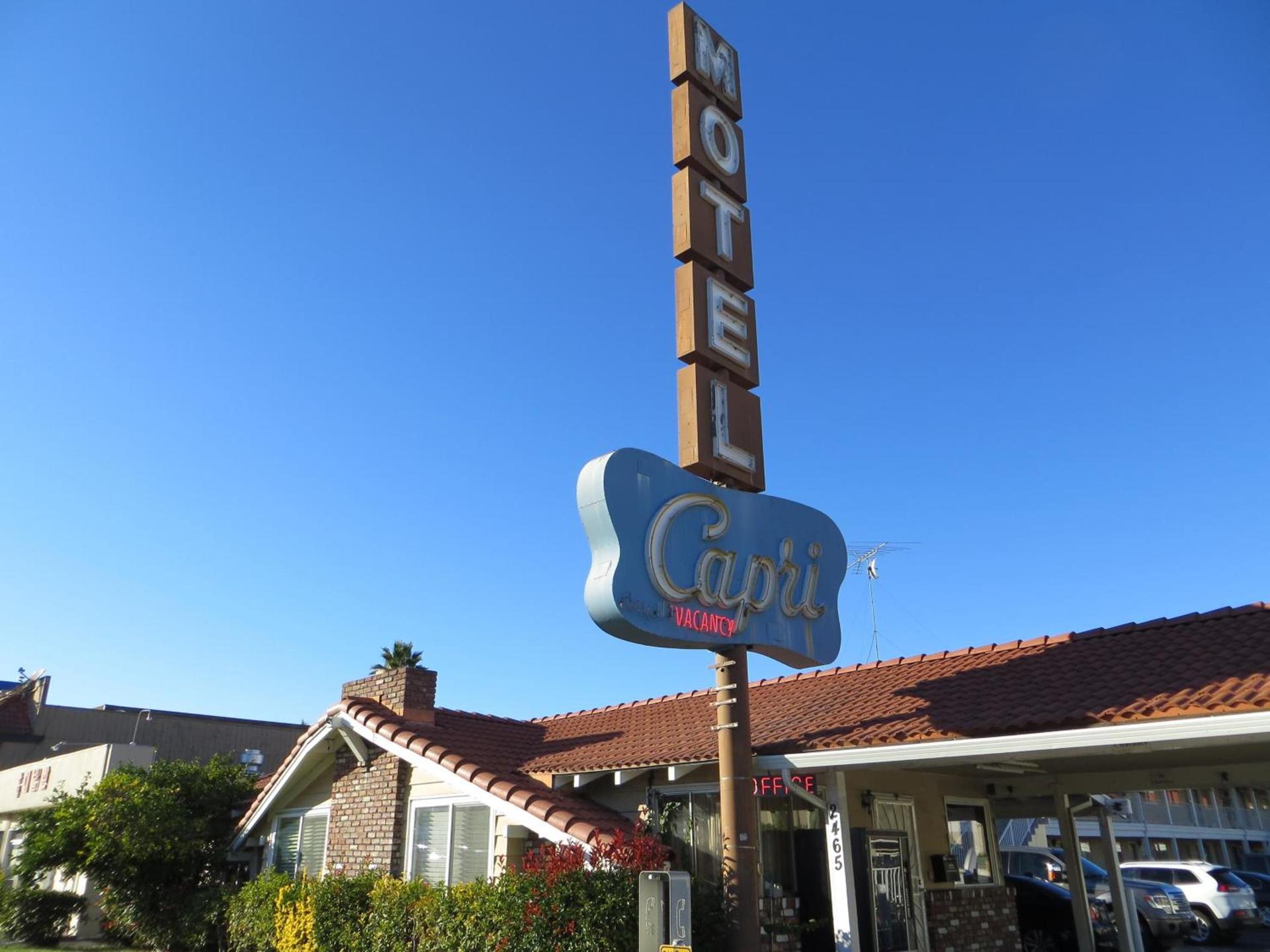 Capri Motel photo 2