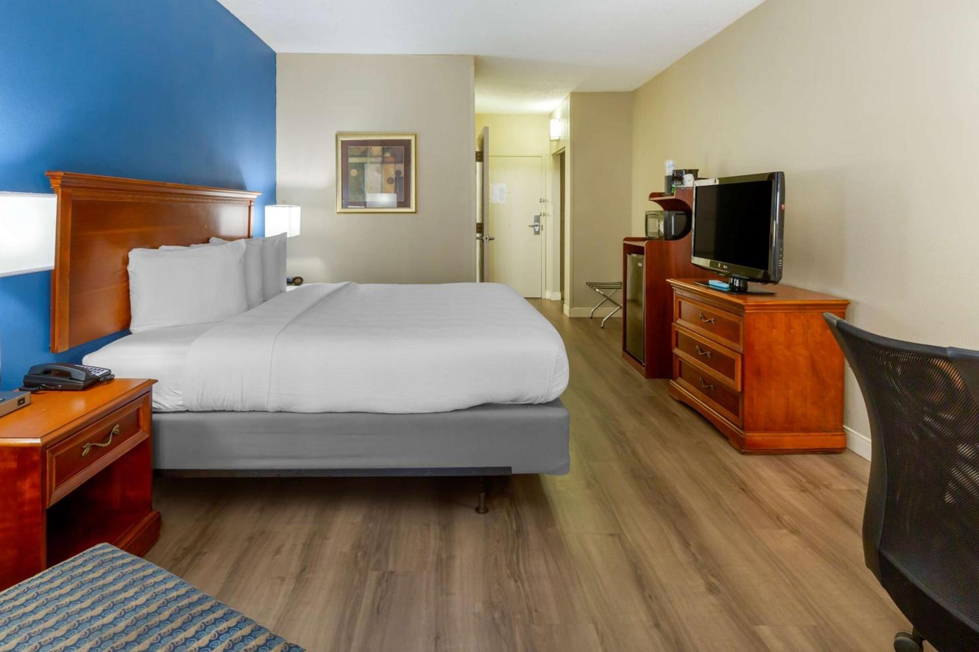 Best Western Plus Cary - NC State photo 19
