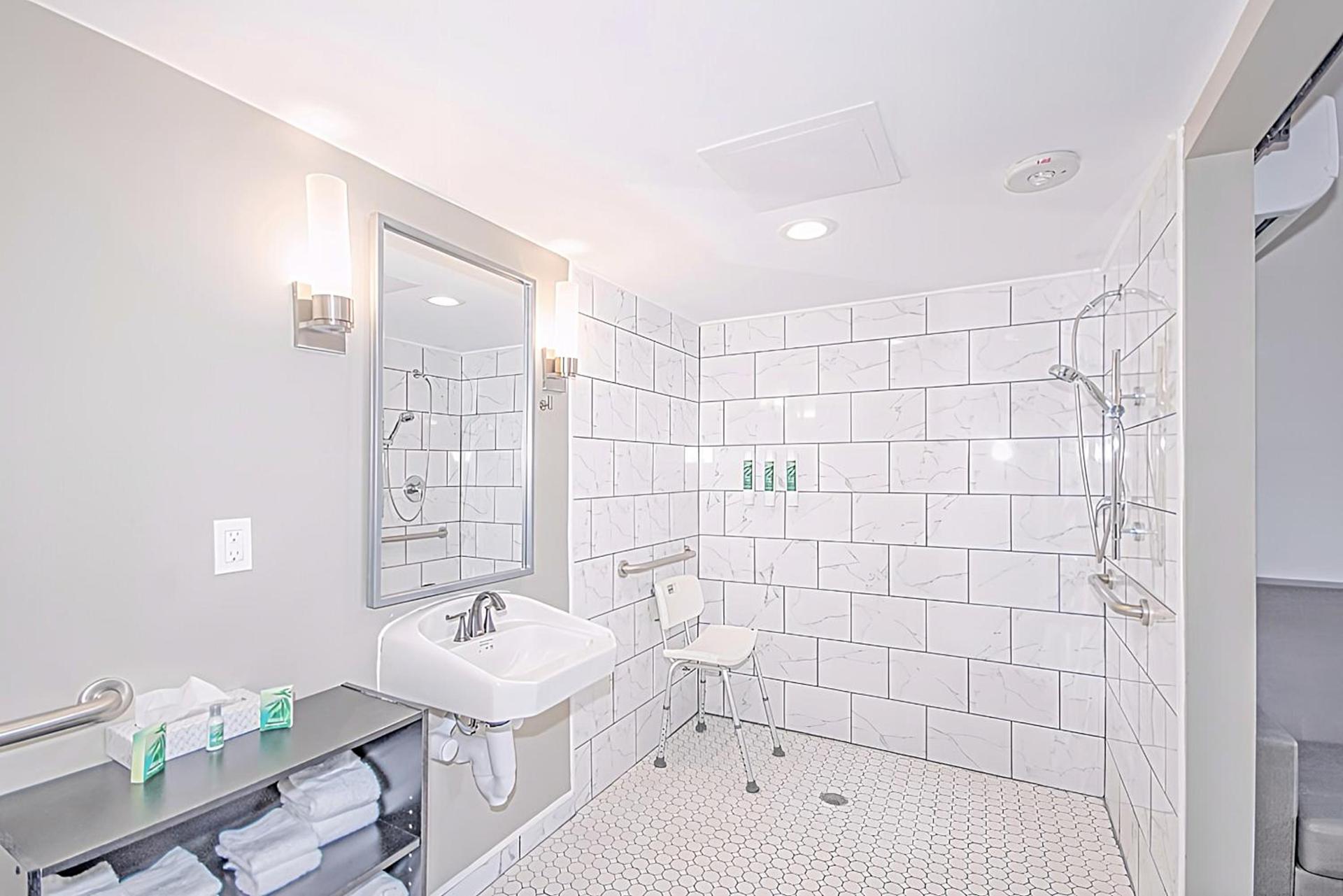 Seven Hills Suites I-10 photo 12