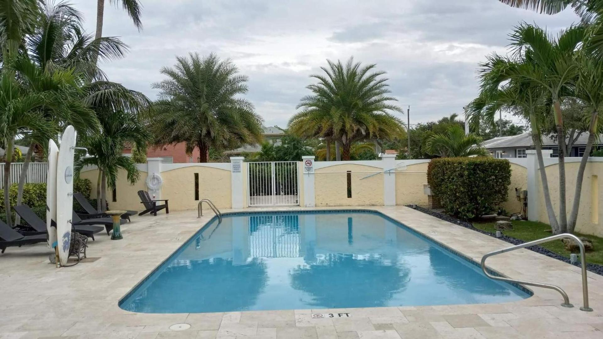 Capri Inn & Apartments photo 2