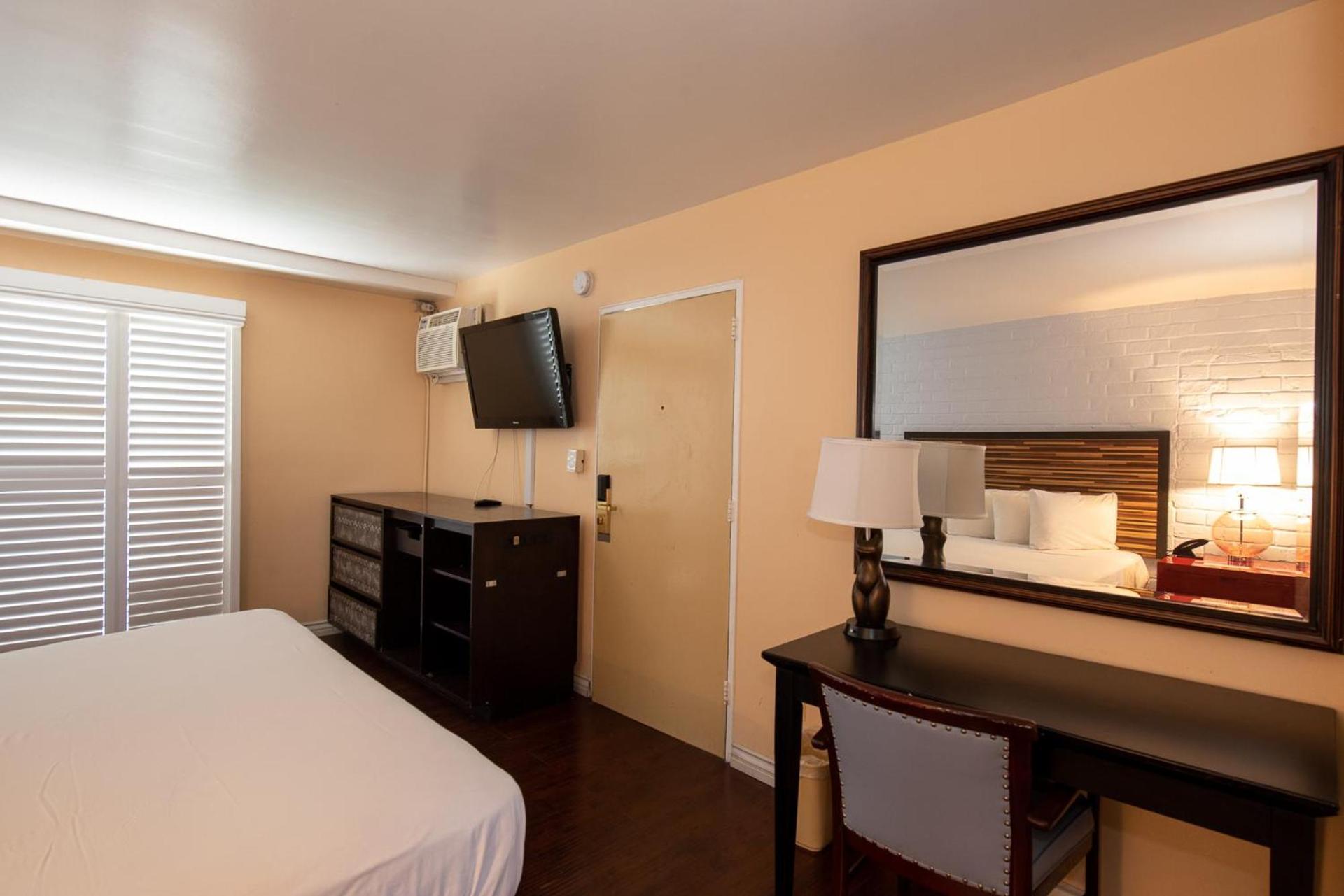 Hollywood Downtowner Inn photo 11