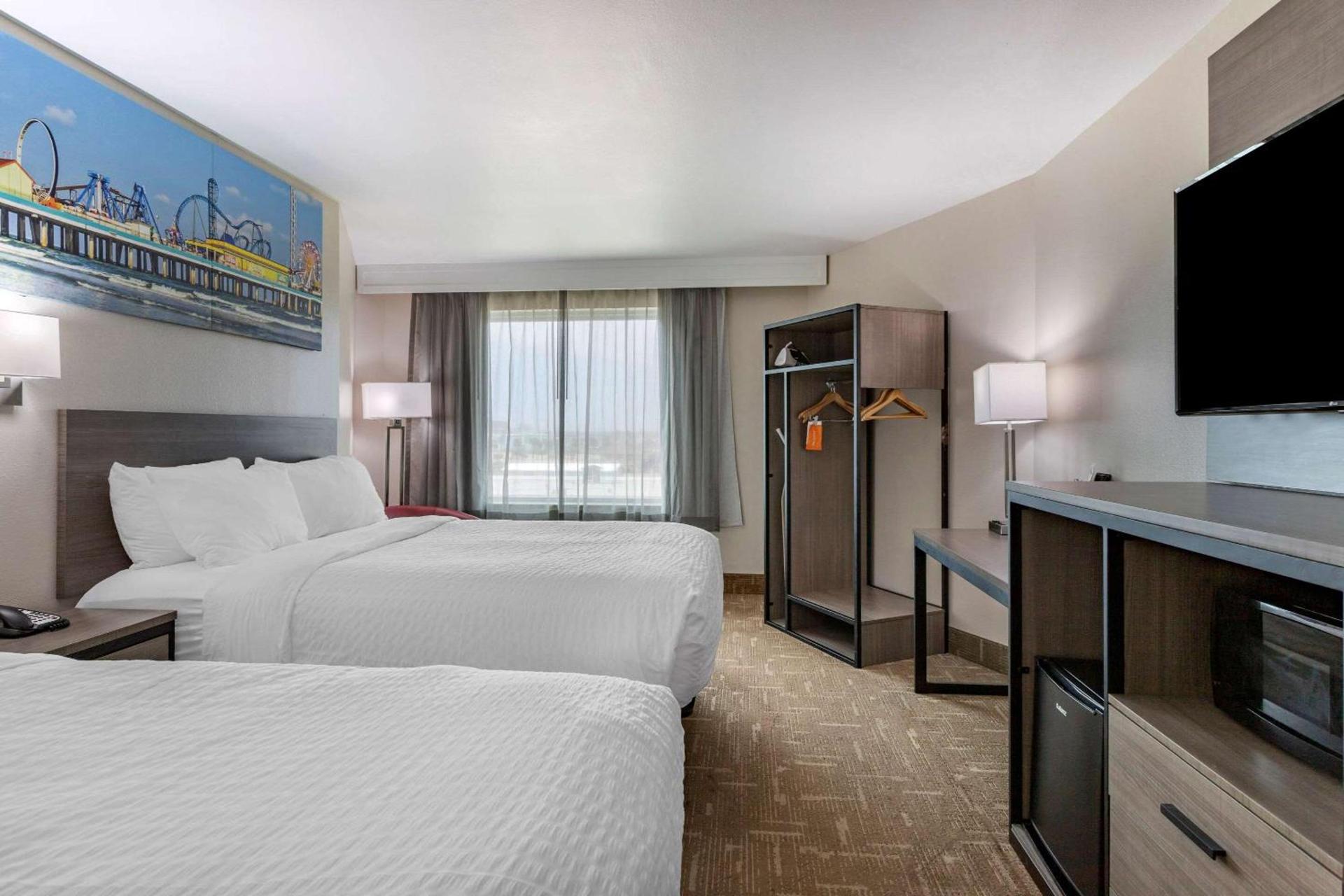 Clarion Pointe Galveston Seawall photo 34