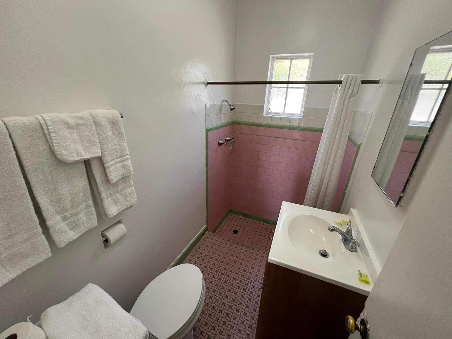 Quail Inn Motel photo 13
