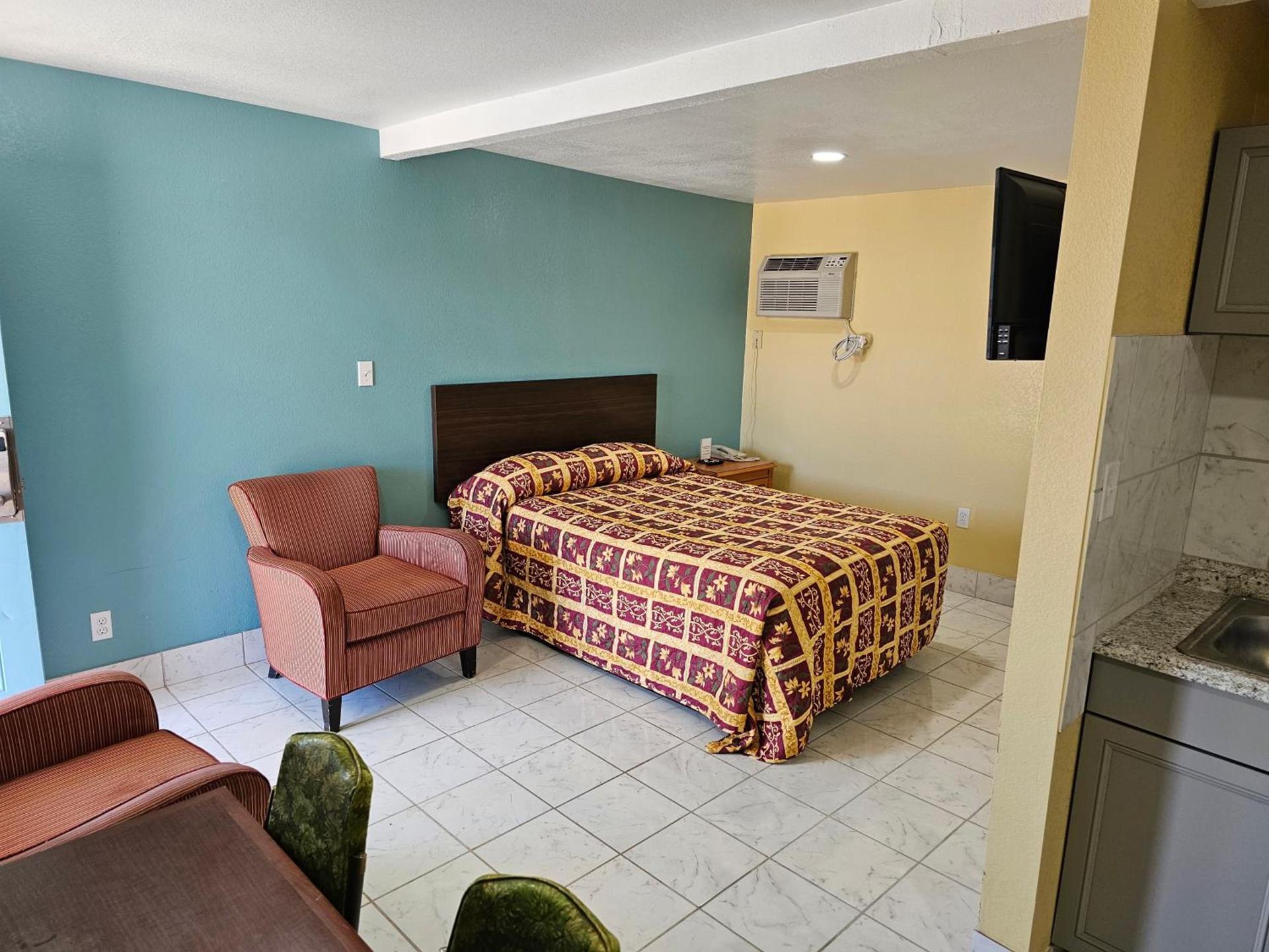 Westernaire Motel photo 12