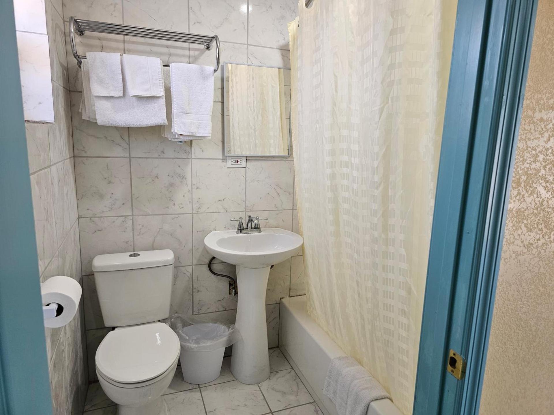 Westernaire Motel photo 36