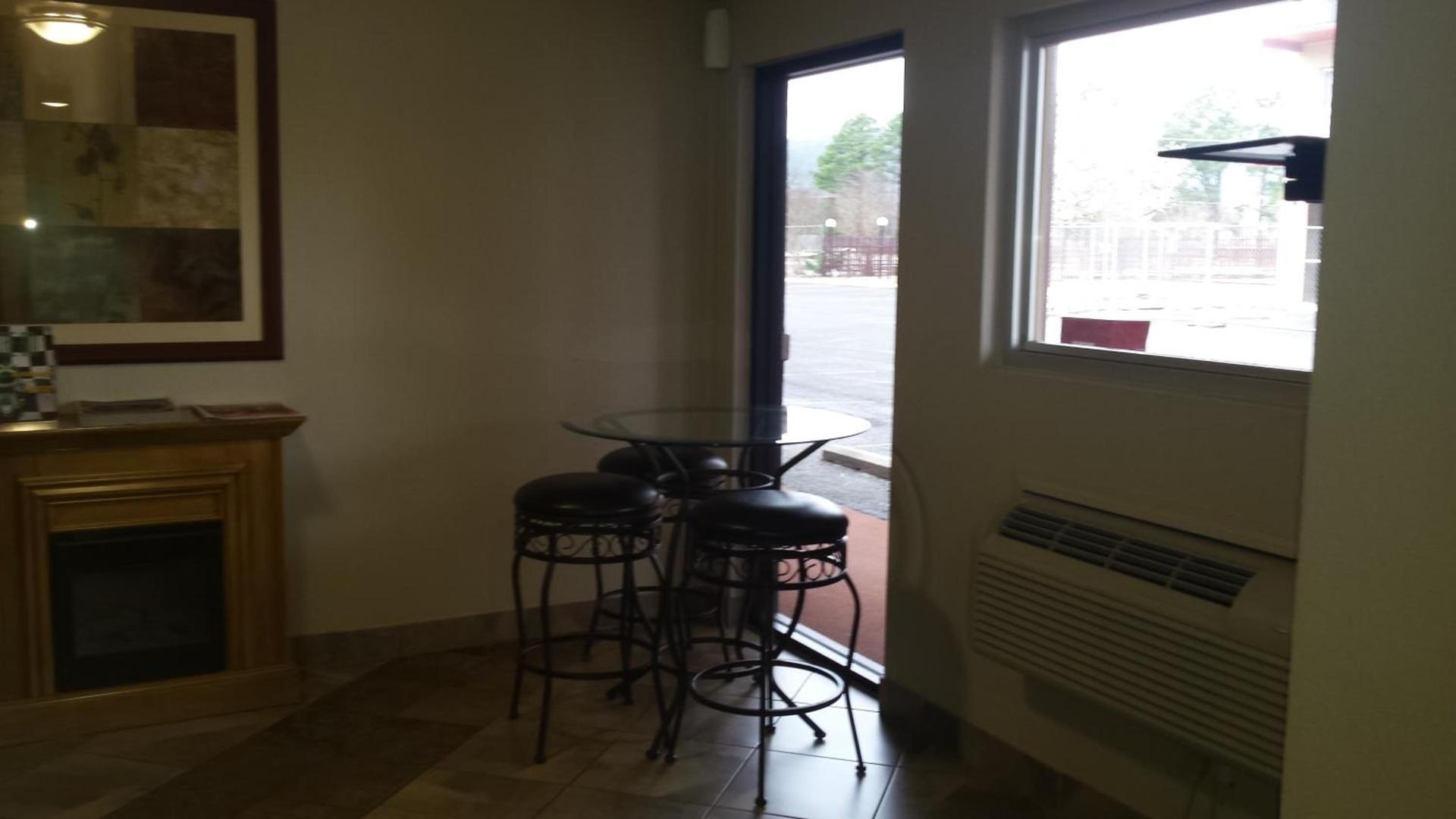 Days Inn by Wyndham Hot Springs photo 16