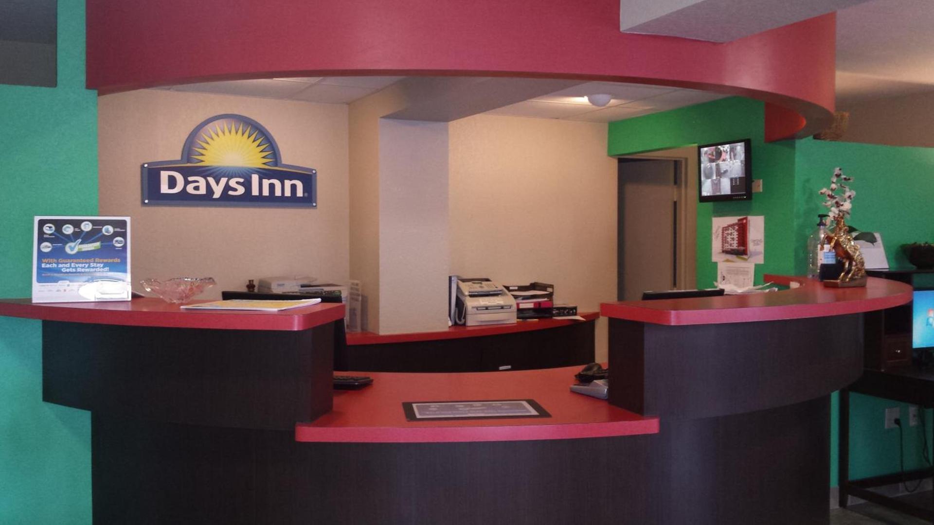Days Inn by Wyndham Hot Springs photo 2