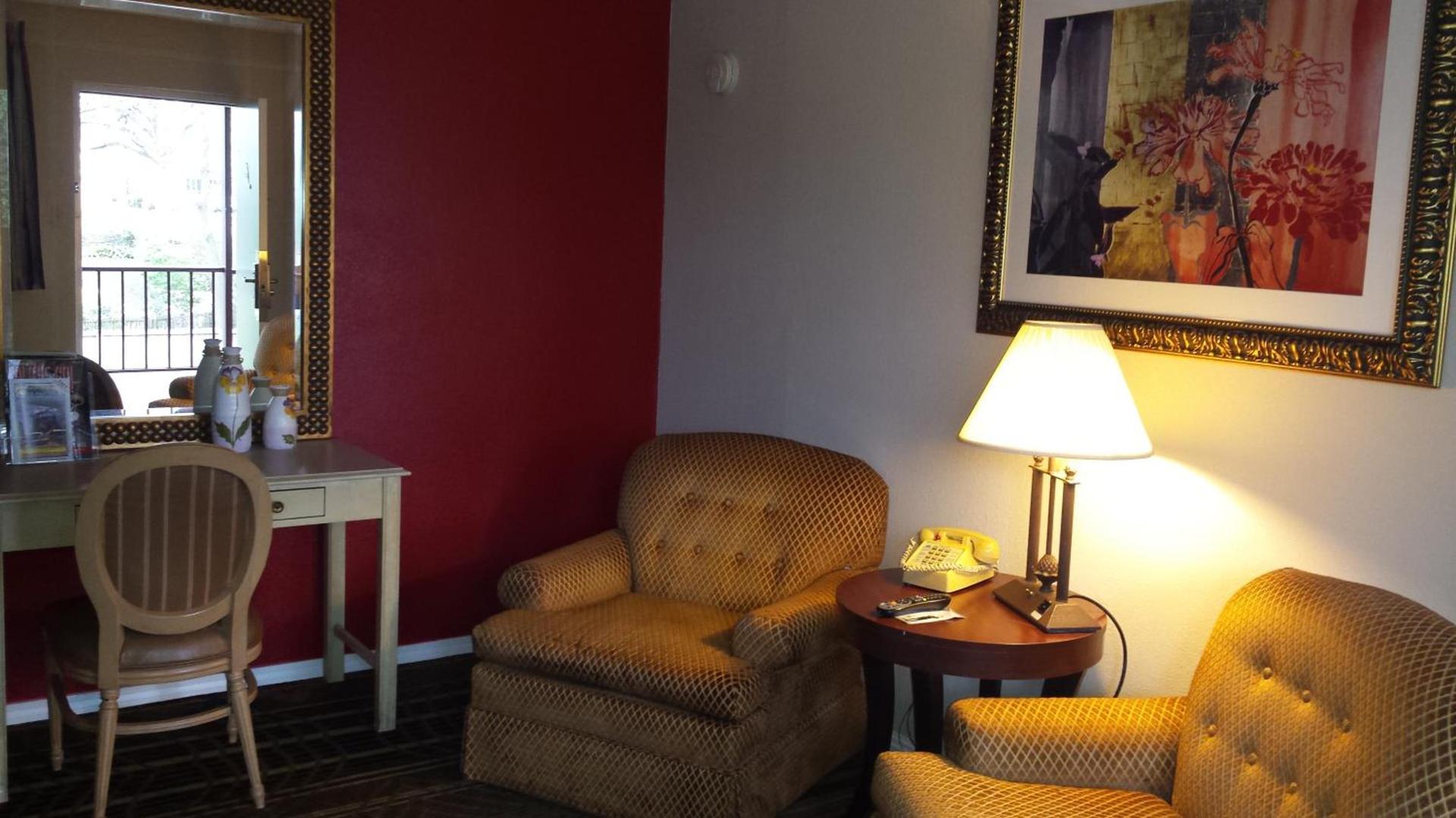 Days Inn by Wyndham Hot Springs photo 17