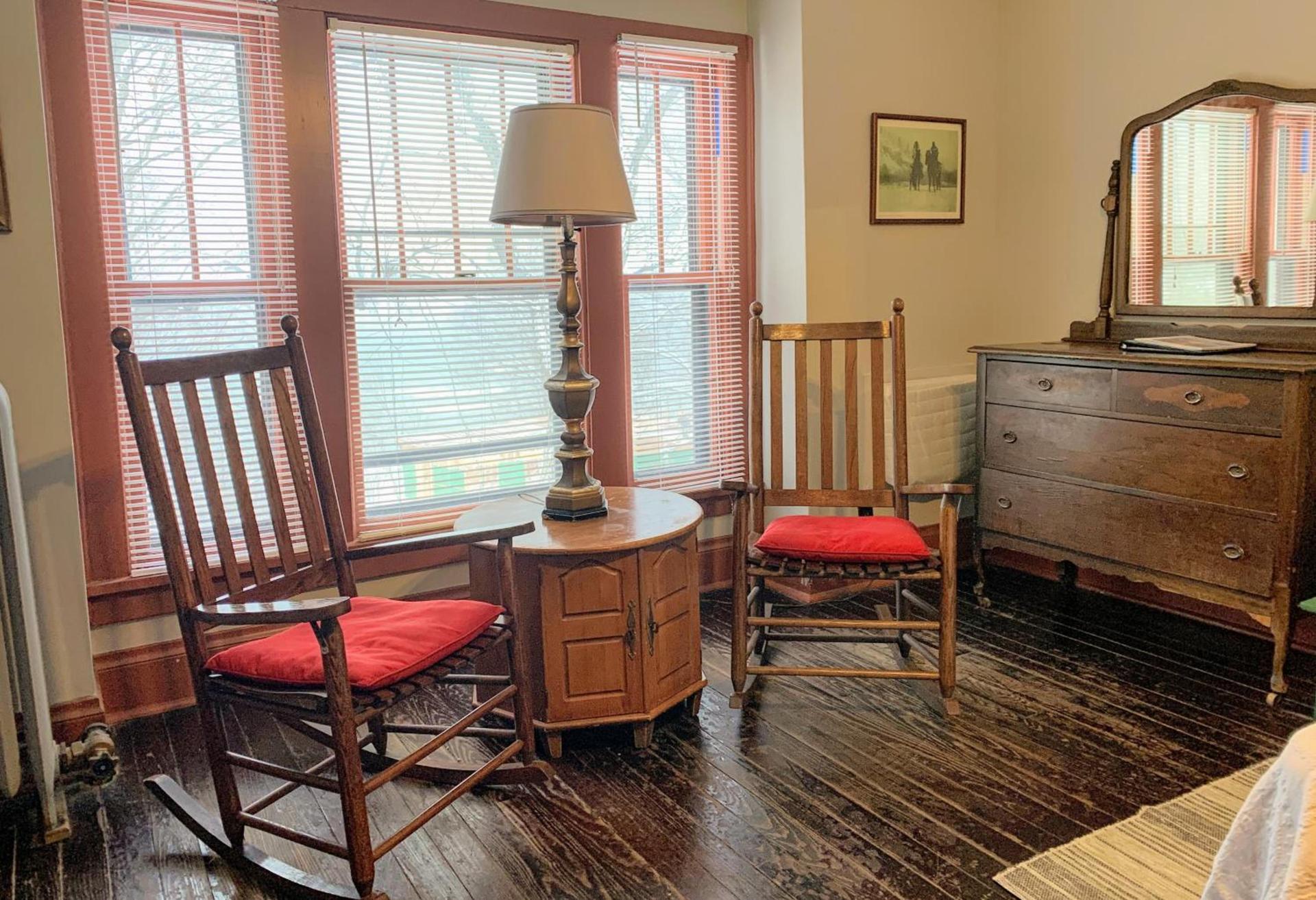 Lakeside Inn photo 10