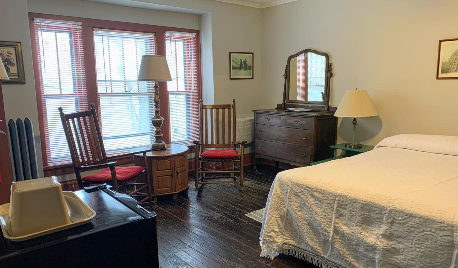 Lakeside Inn photo 36