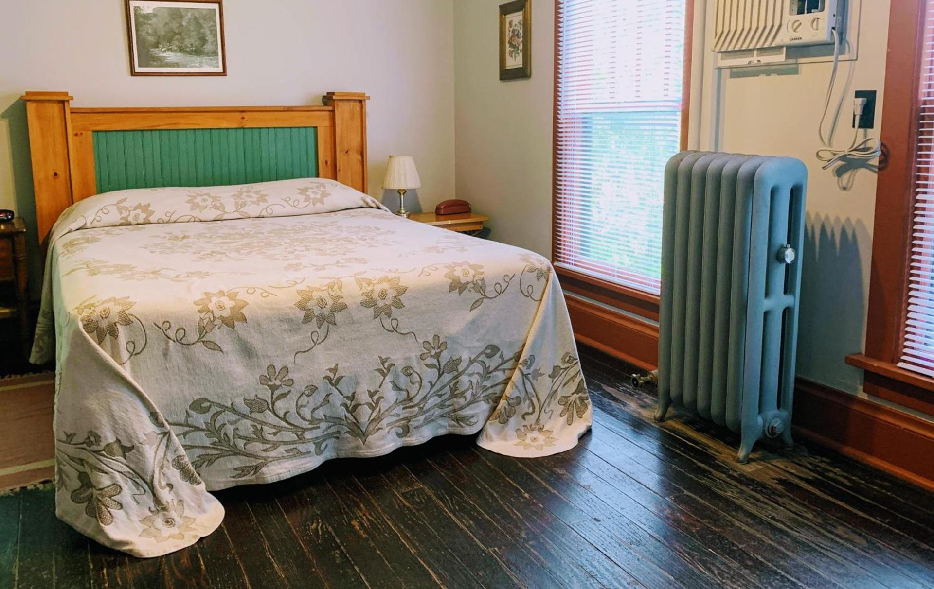Lakeside Inn photo 41