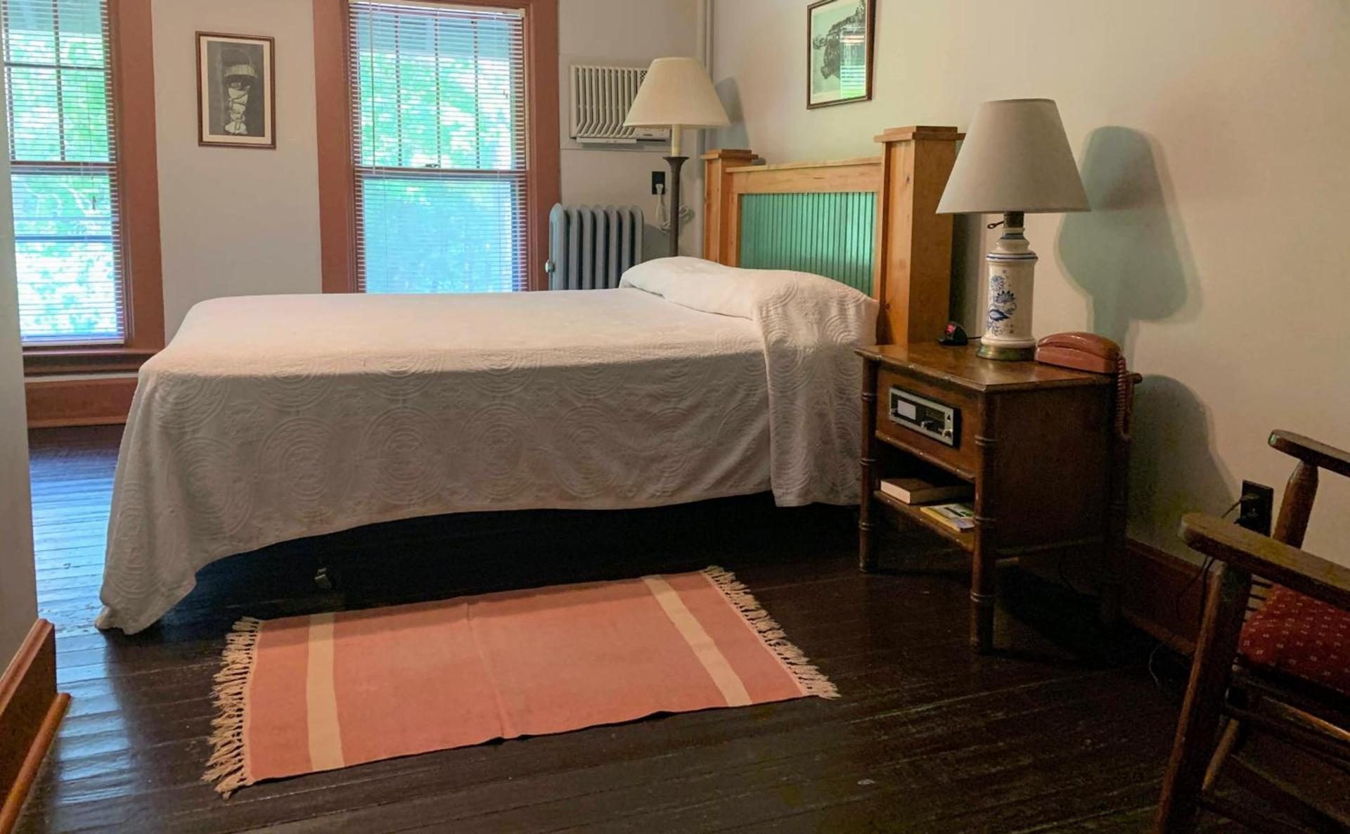 Lakeside Inn photo 48