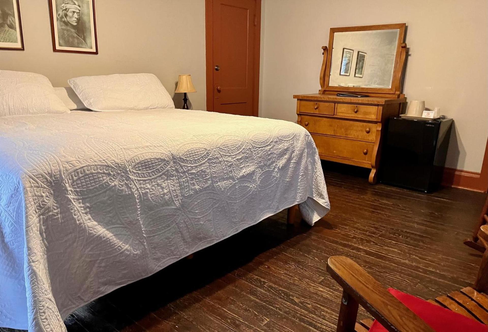 Lakeside Inn photo 39