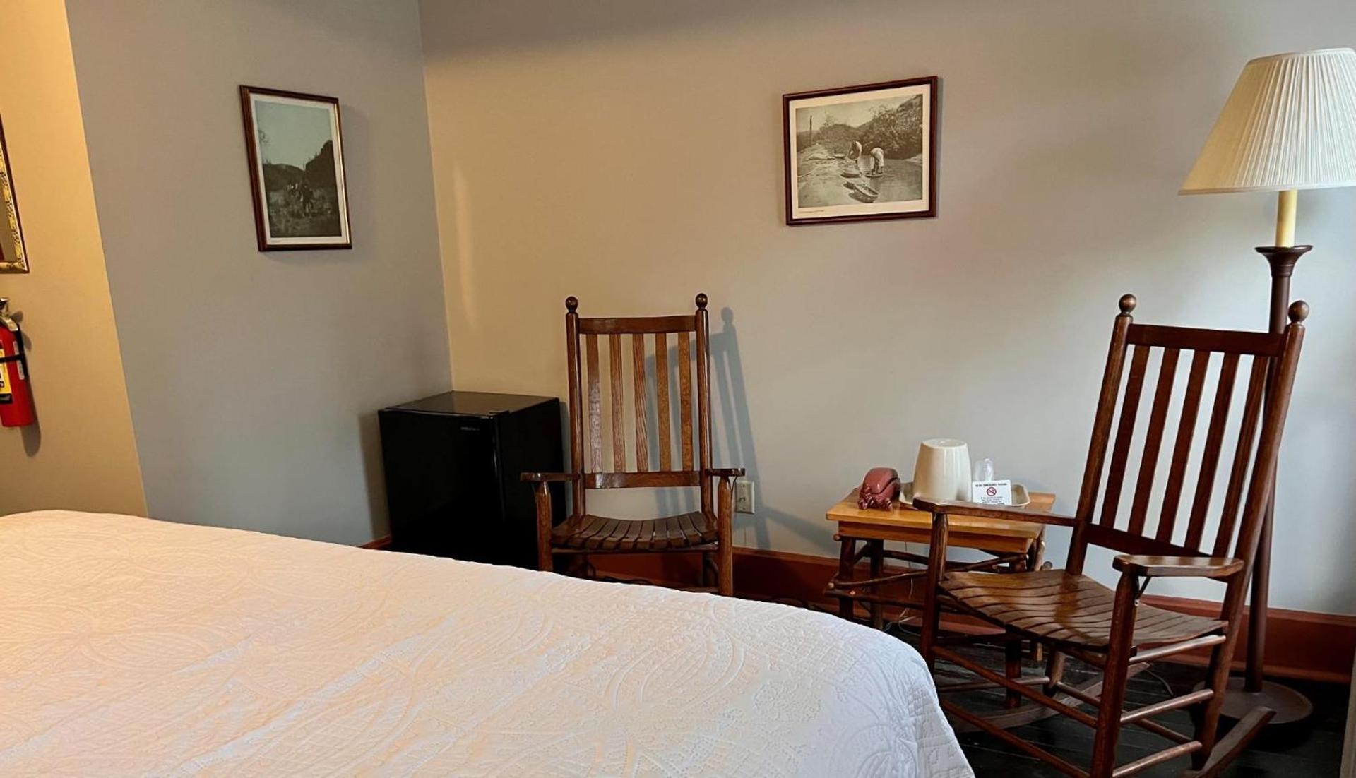 Lakeside Inn photo 9
