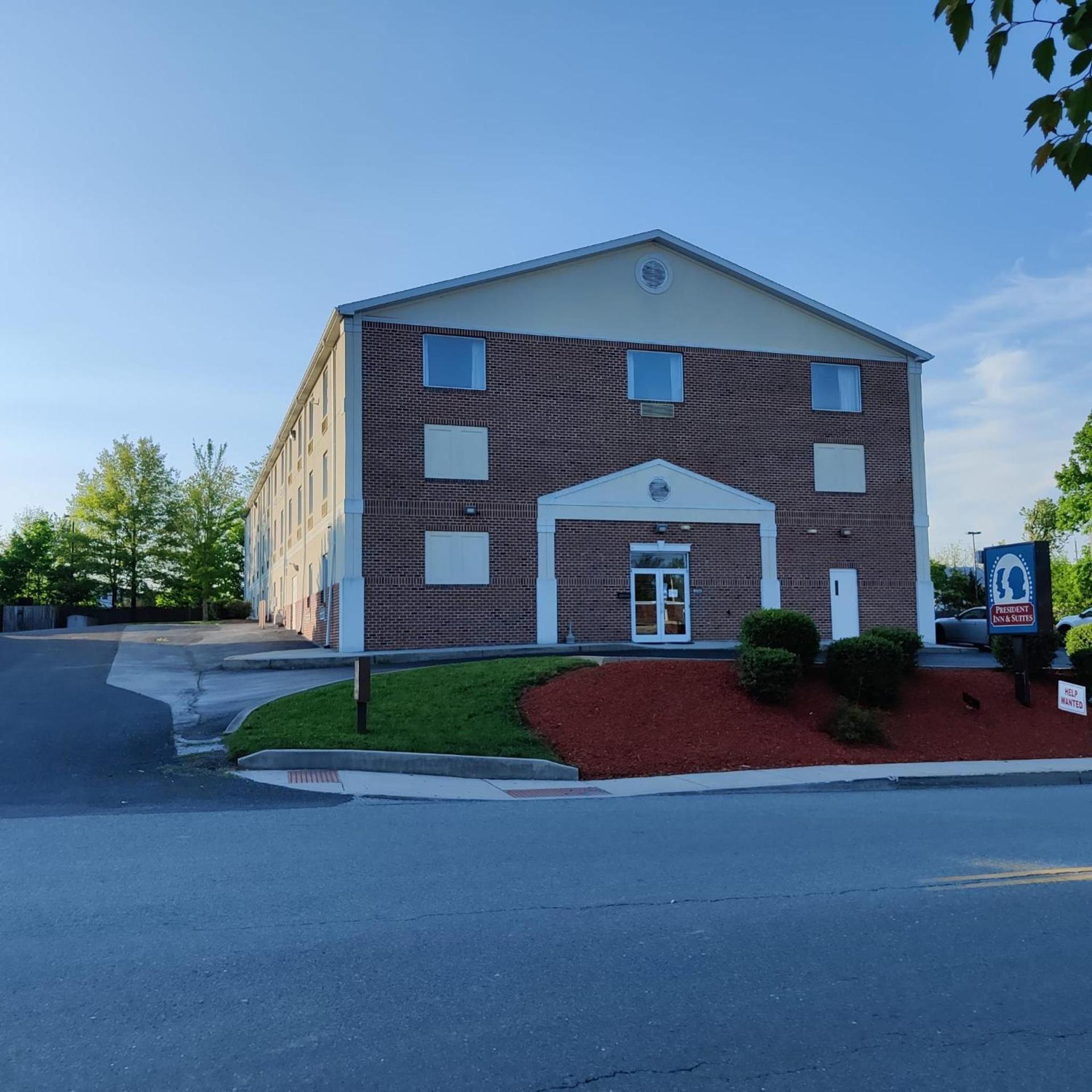 President Inn & Suites photo 1