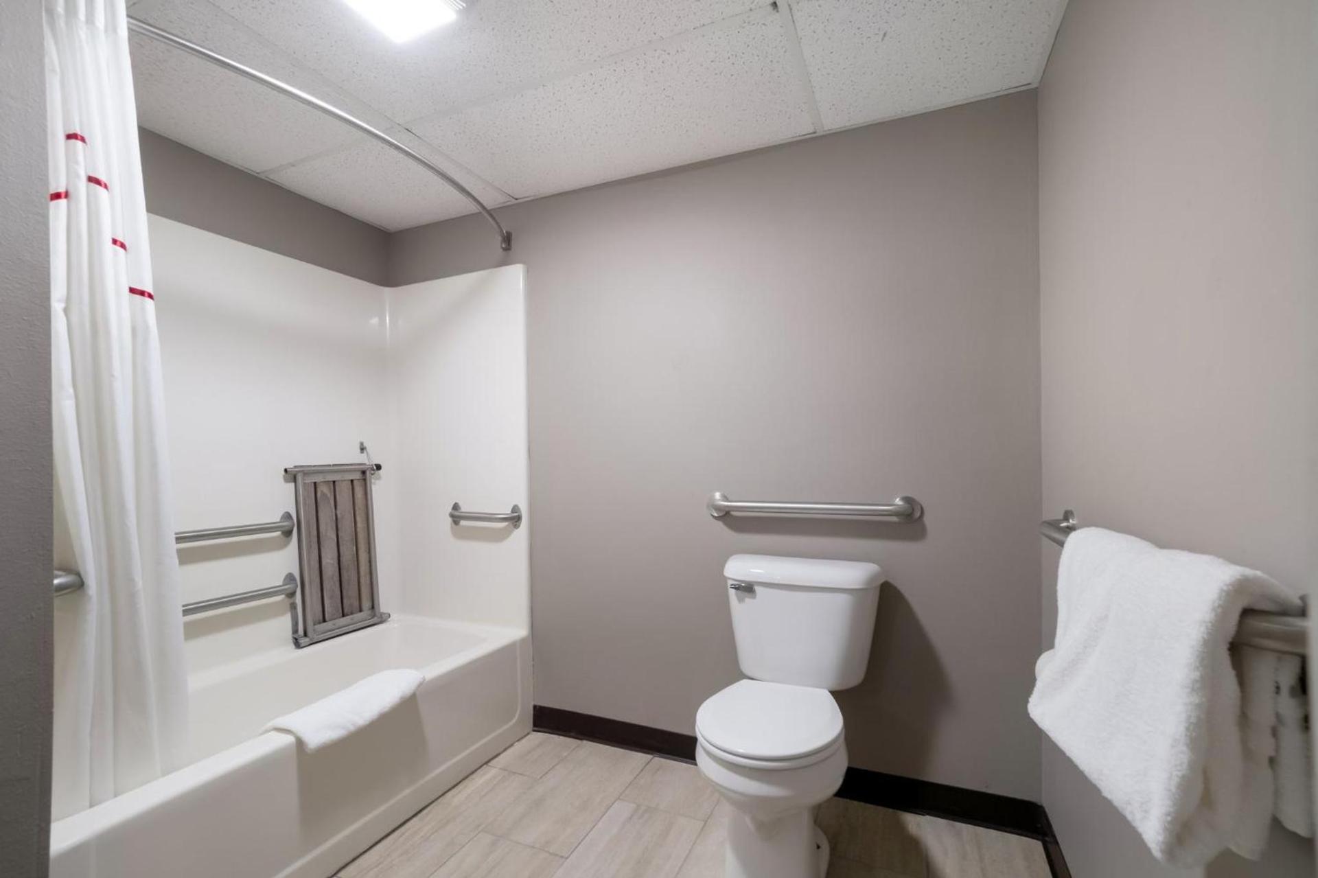Red Roof Inn Marston photo 33
