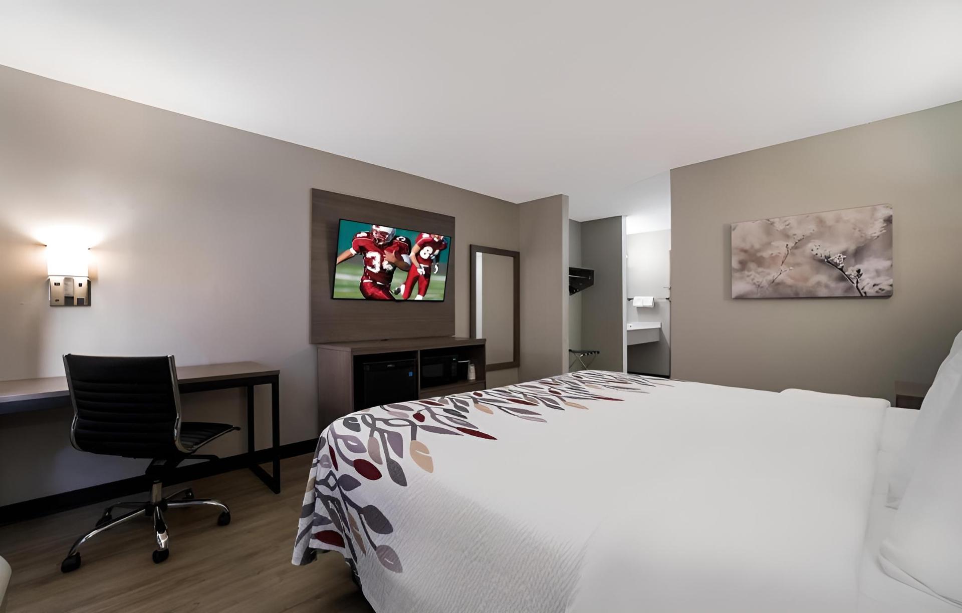 Red Roof Inn Marston photo 25