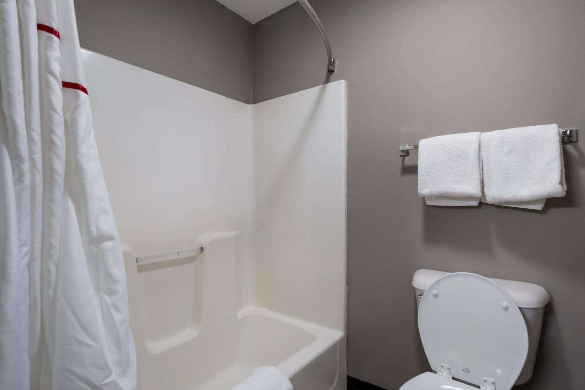 Red Roof Inn Marston photo 31