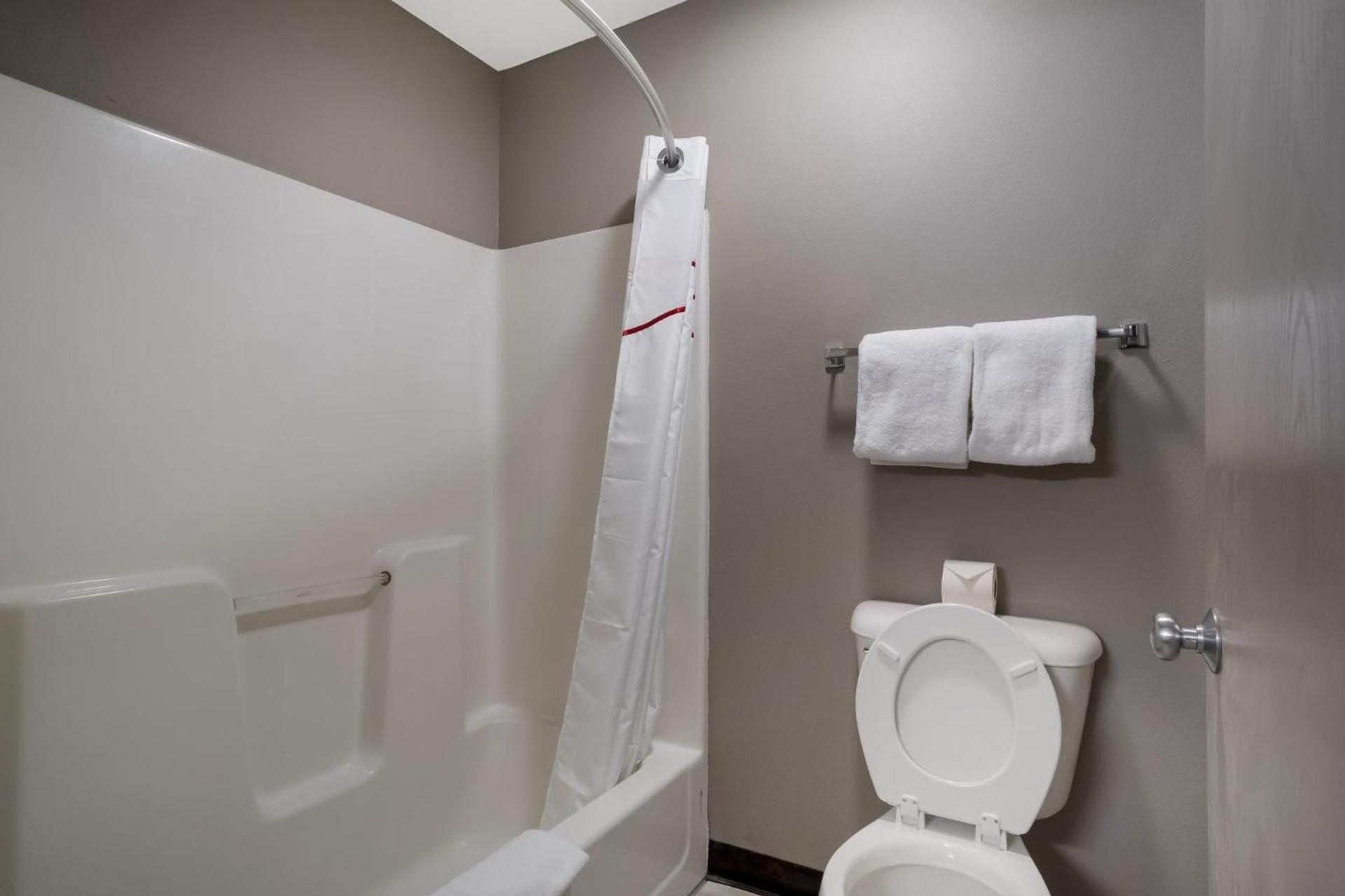 Red Roof Inn Marston photo 32