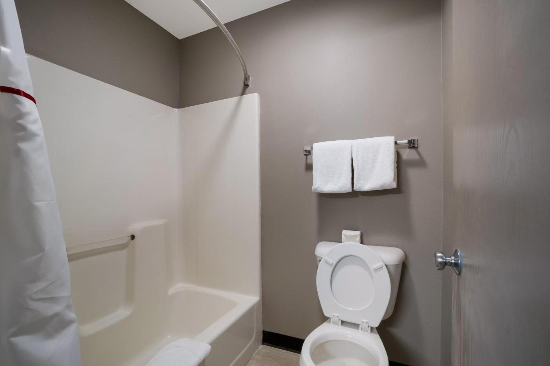 Red Roof Inn Marston photo 34