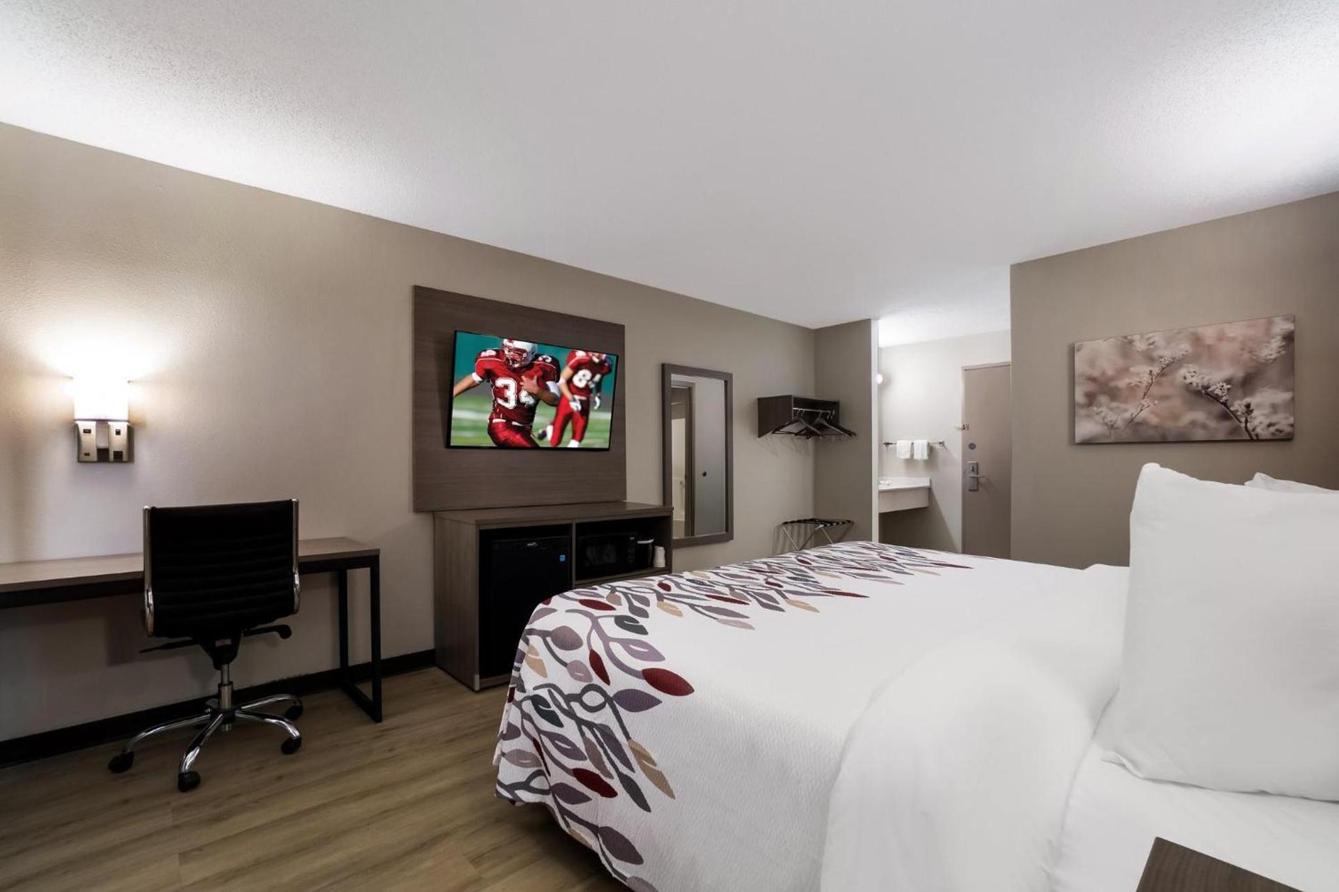 Red Roof Inn Marston photo 23