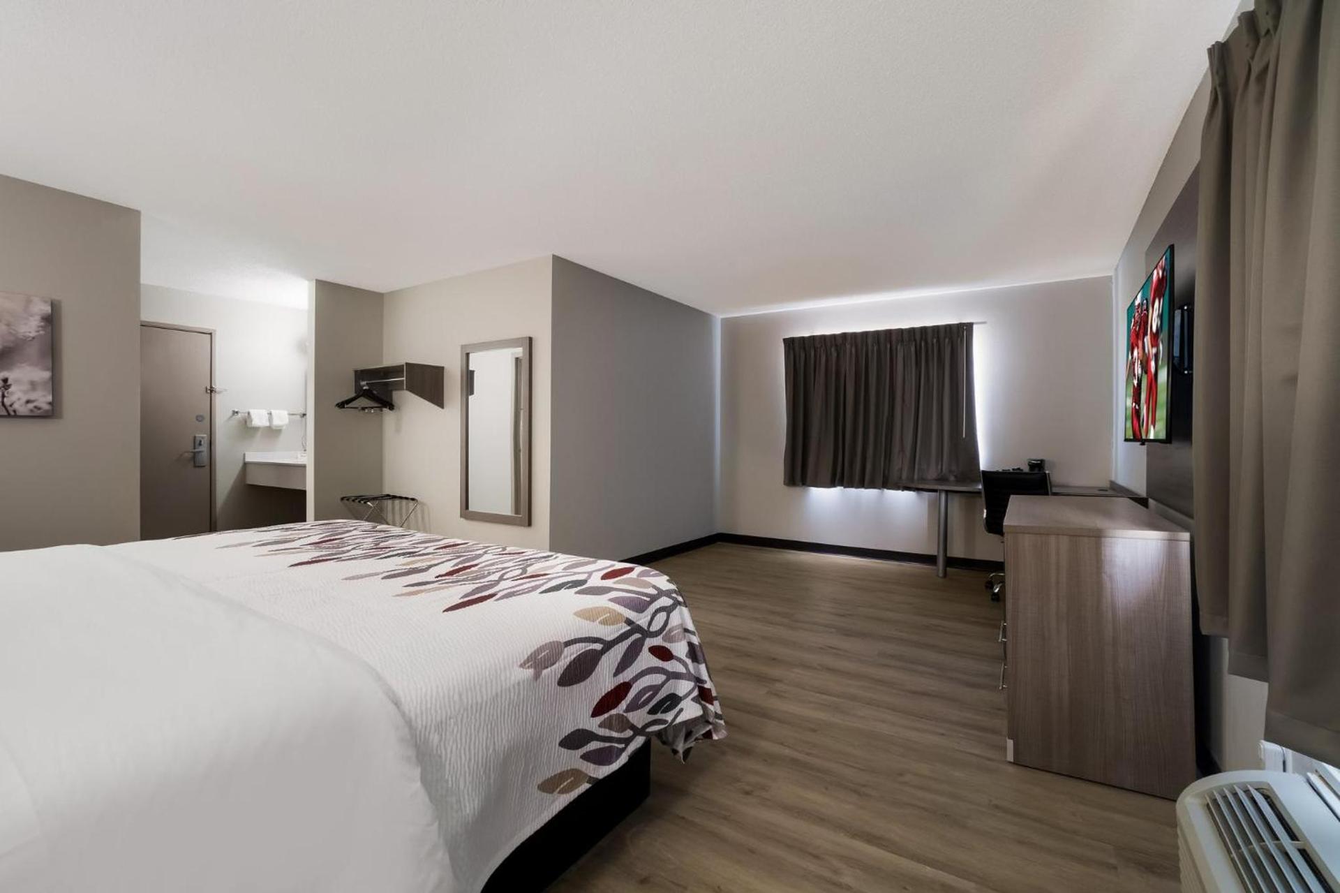 Red Roof Inn Marston photo 14