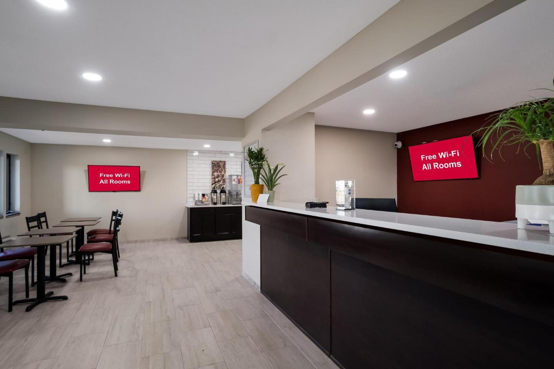 Red Roof Inn Marston photo 8