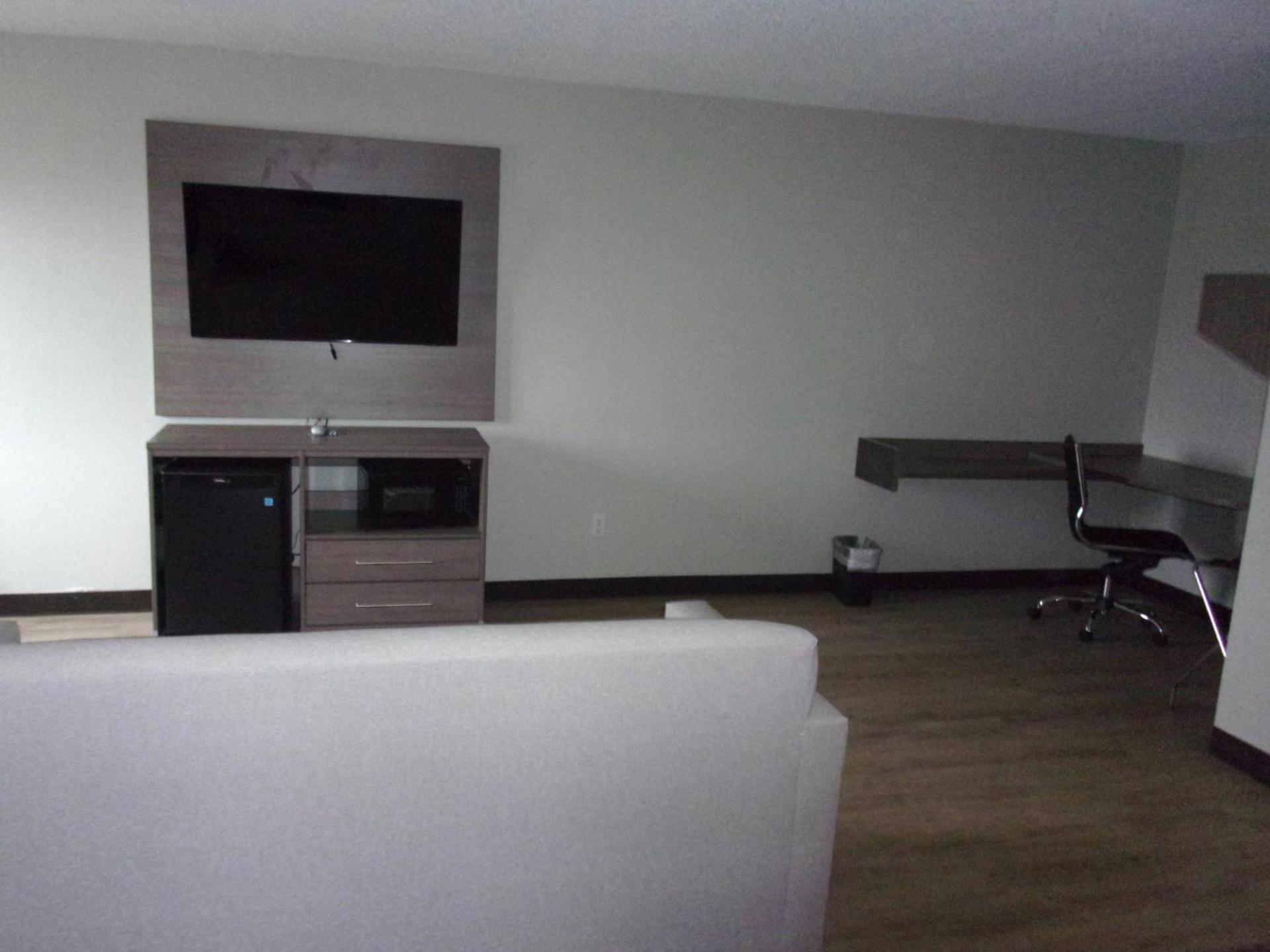 Red Roof Inn Marston photo 29