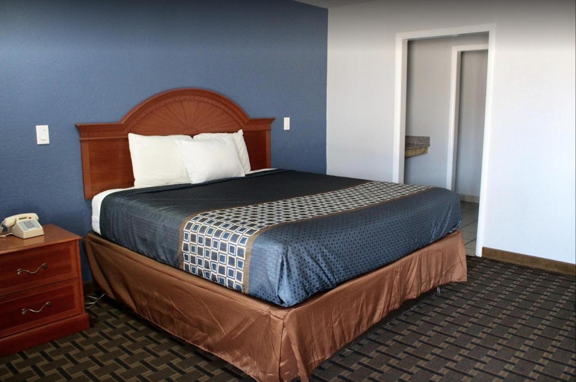 Economy Inn photo 3