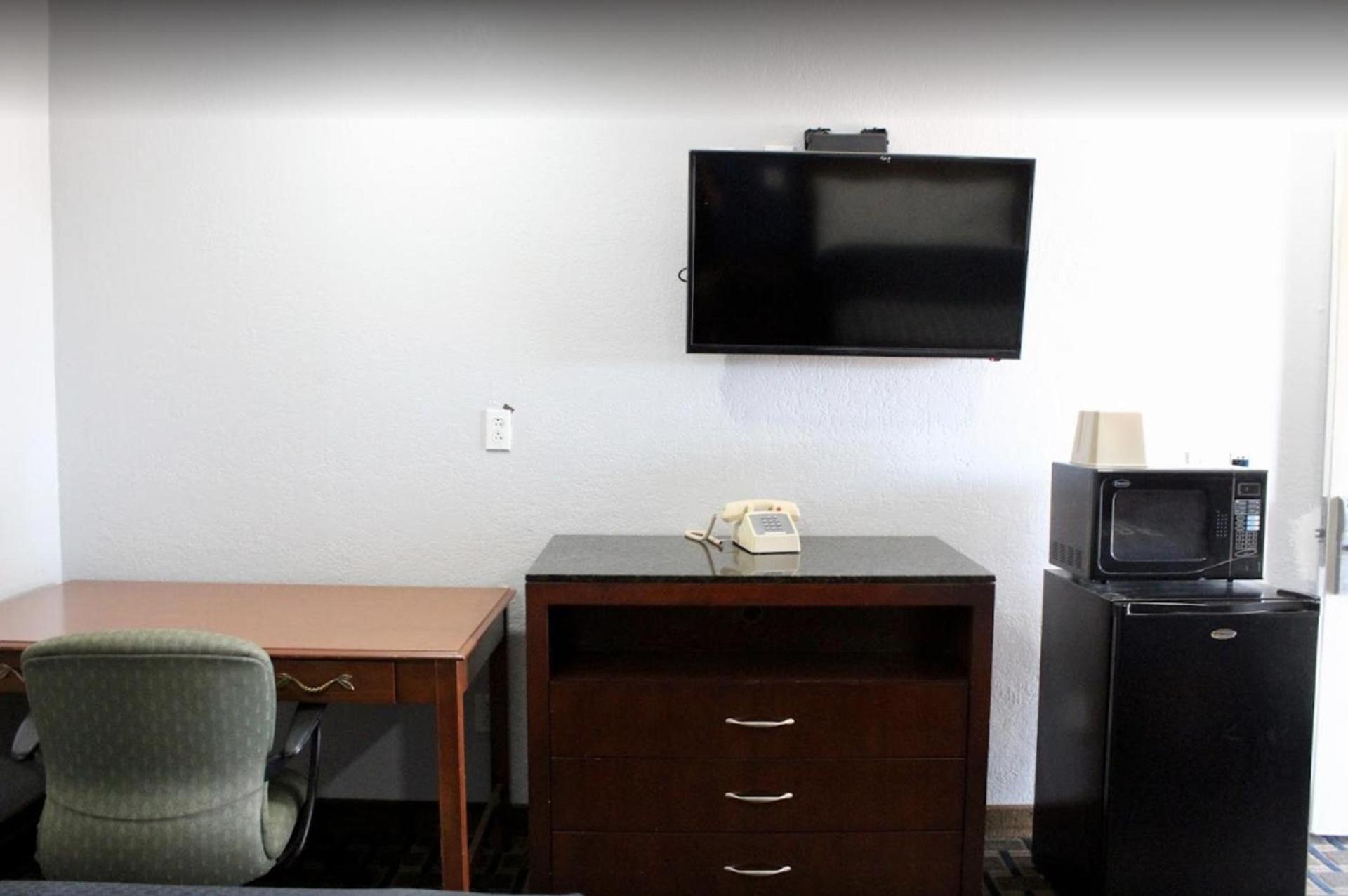 Economy Inn photo 4