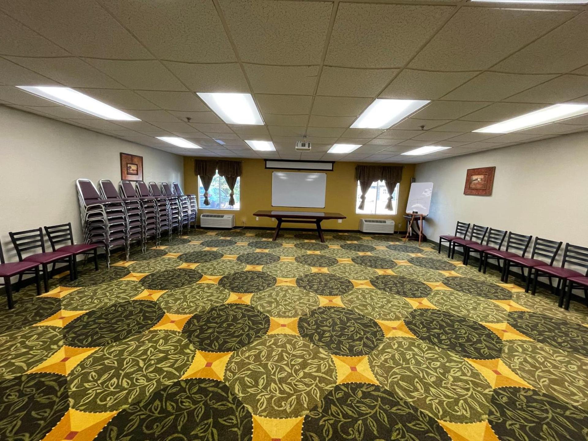 AIRPORT LODGING Pittsburgh Airport photo 39