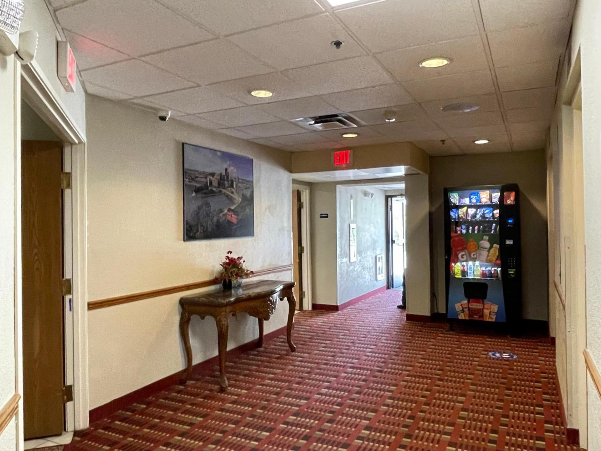 AIRPORT LODGING Pittsburgh Airport photo 53