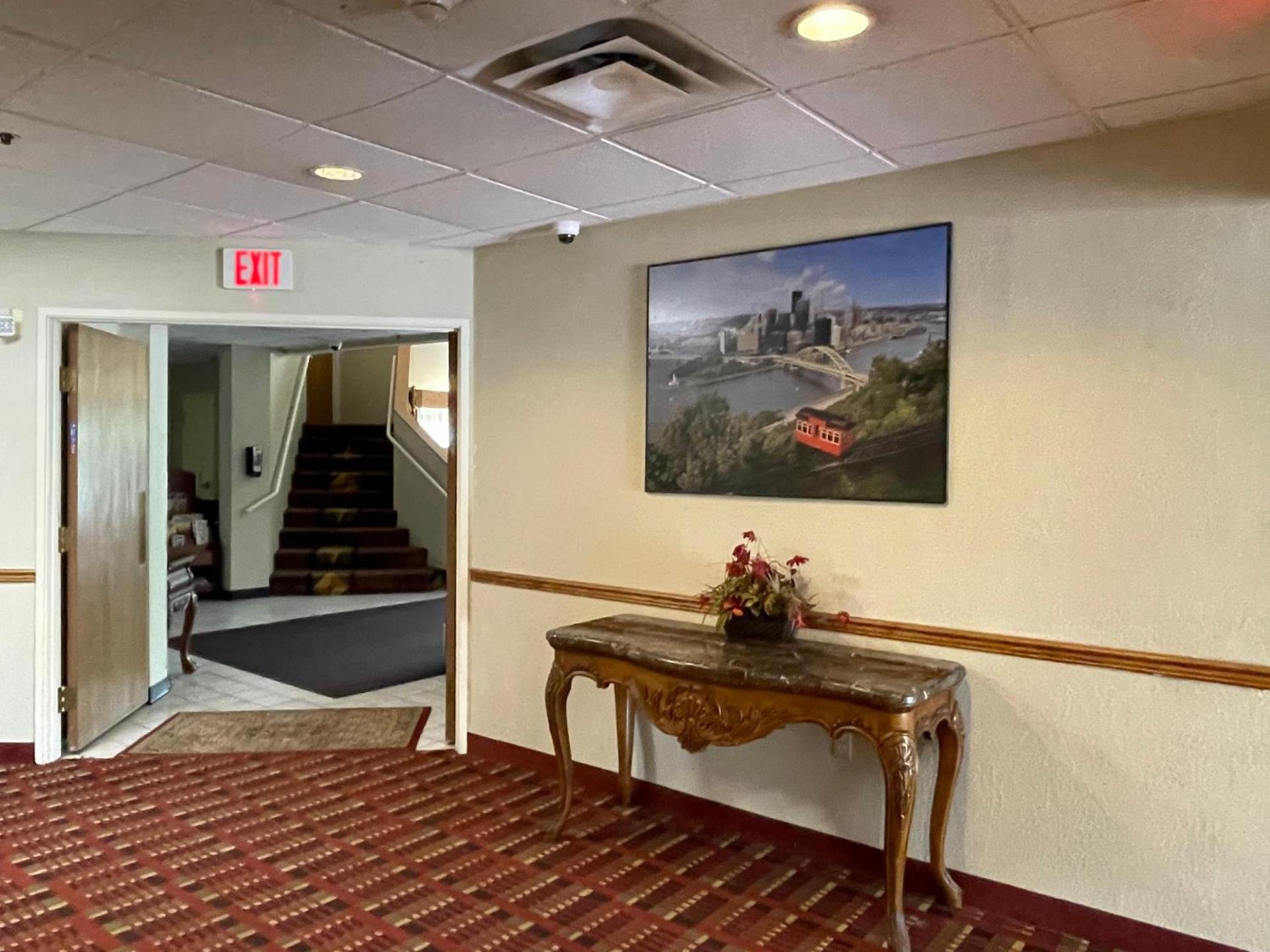 AIRPORT LODGING Pittsburgh Airport photo 52