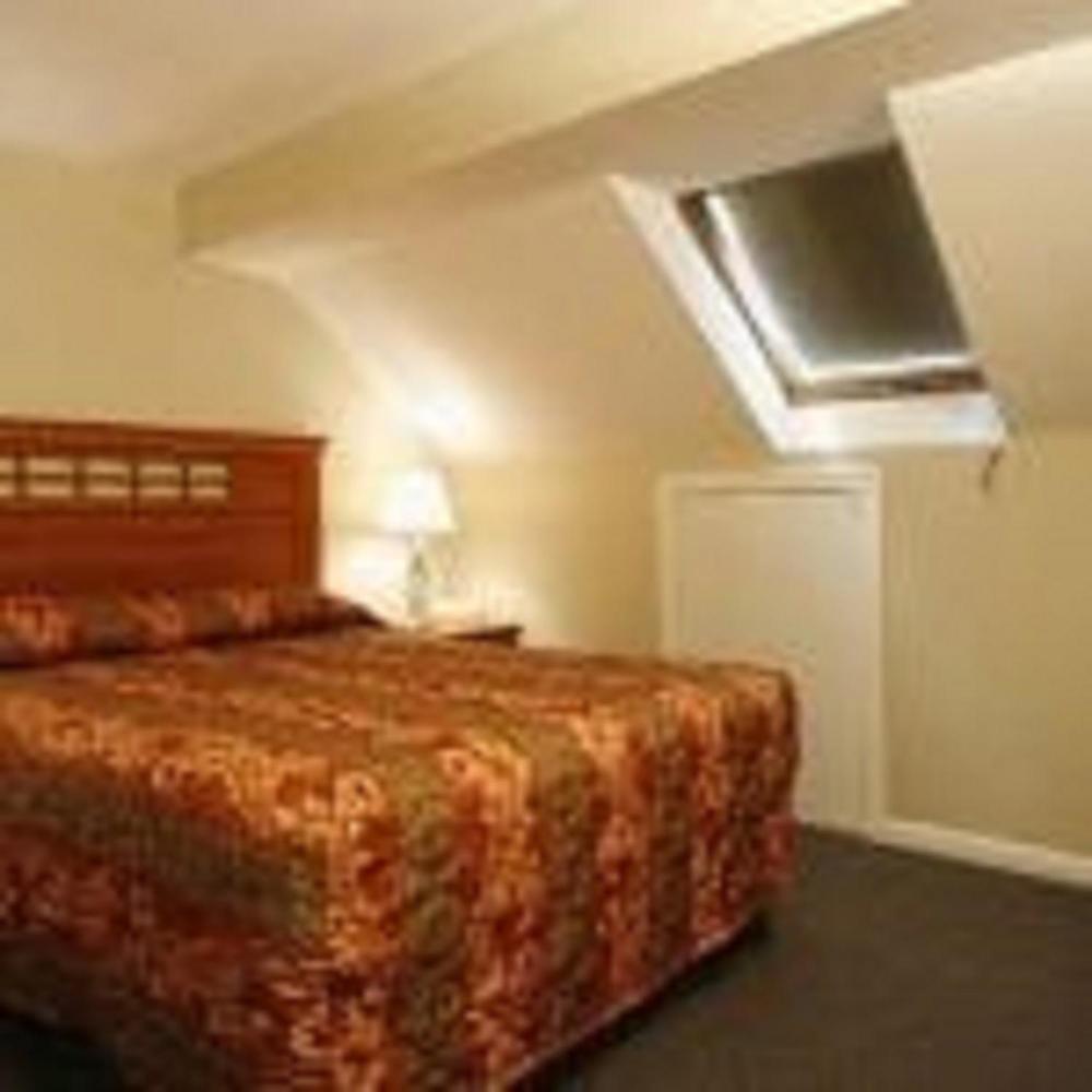 Studio East Motel photo 6