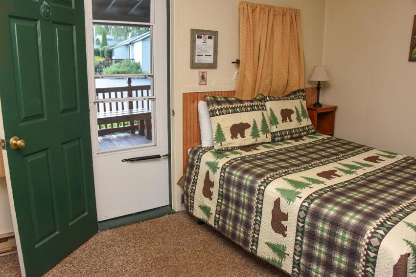 Adirondack Sunrise Lodge photo 12