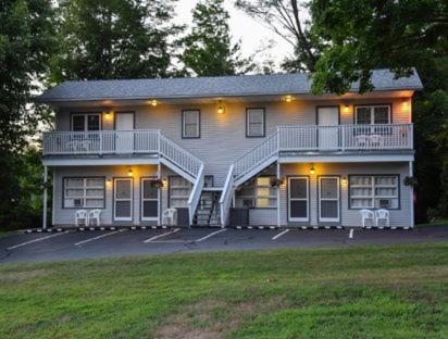 Adirondack Sunrise Lodge photo 65