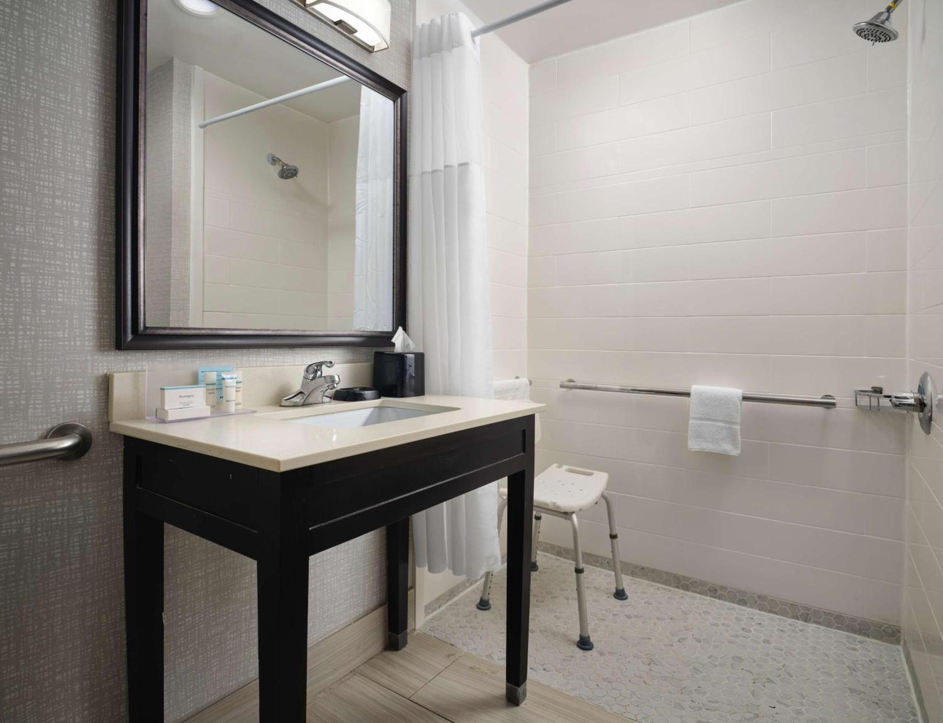 Hampton Inn Clinton photo 25