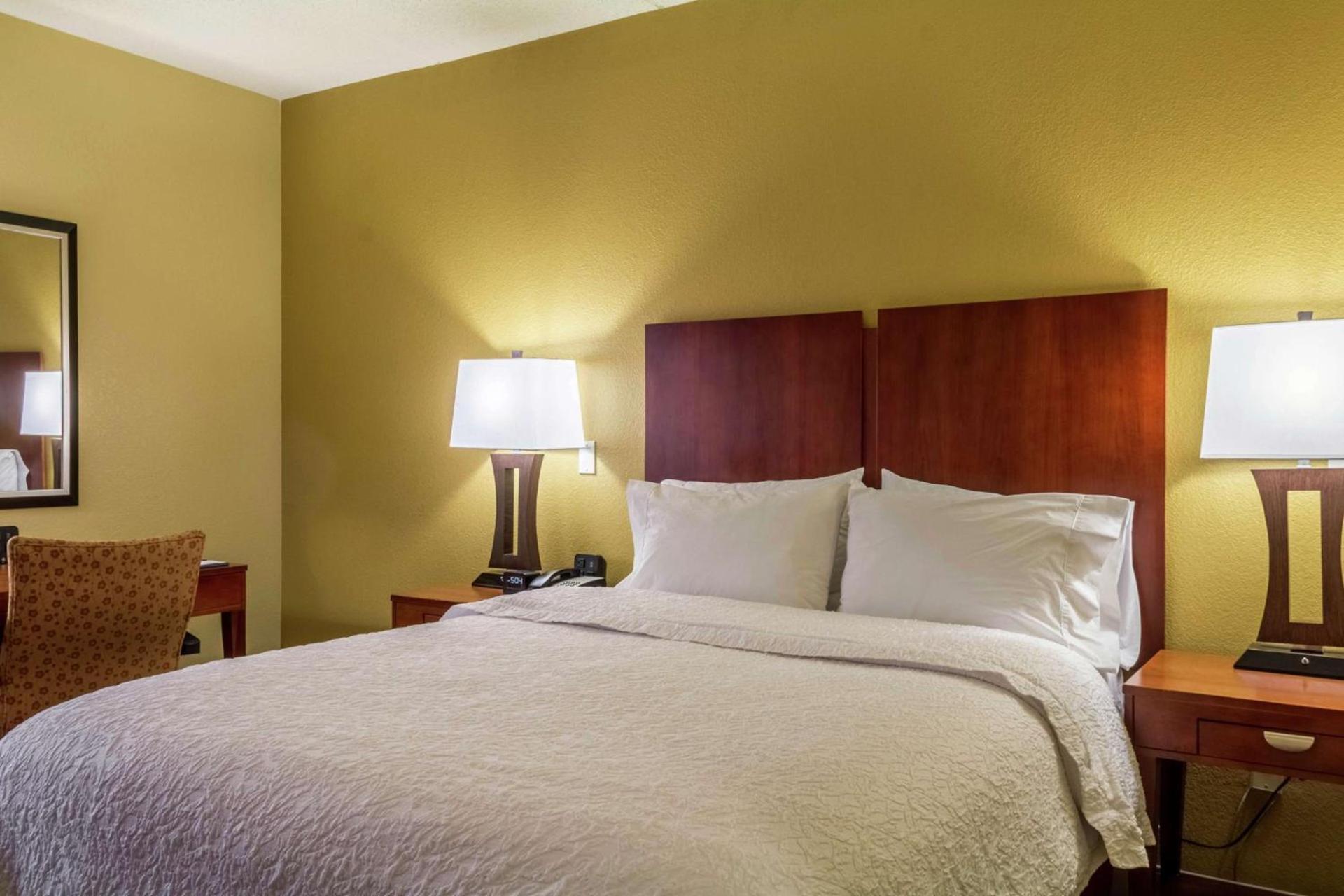 Hampton Inn Clinton photo 15