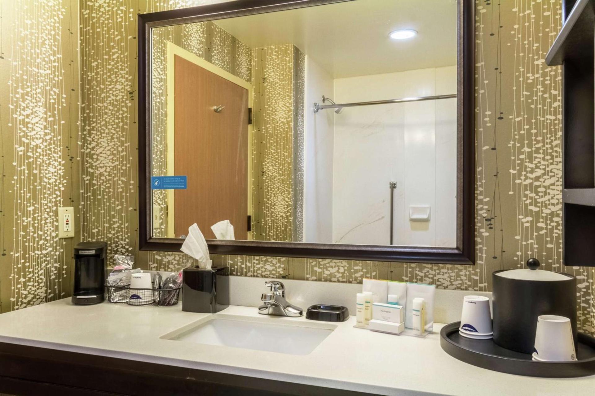 Hampton Inn Clinton photo 26