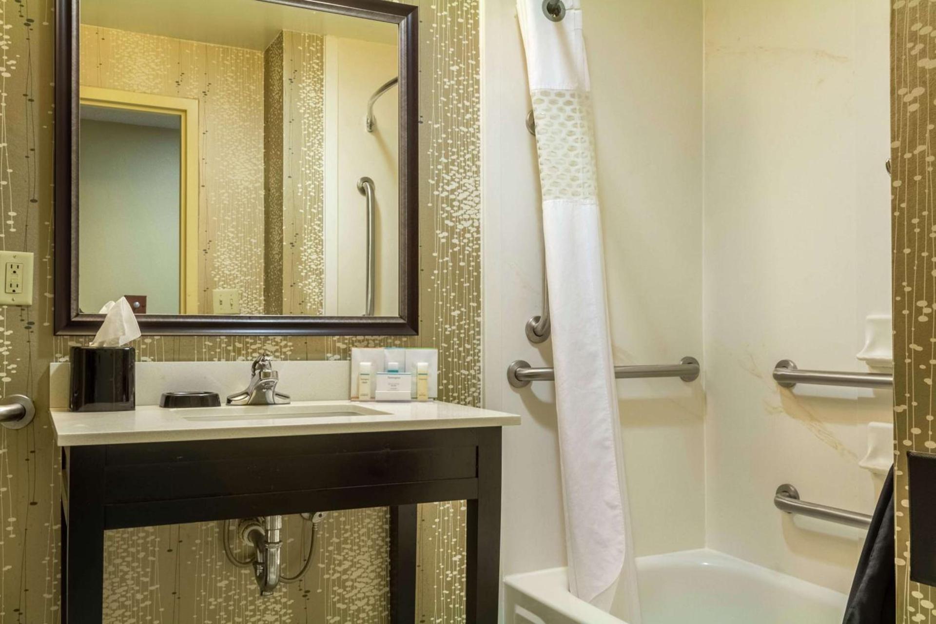Hampton Inn Clinton photo 24