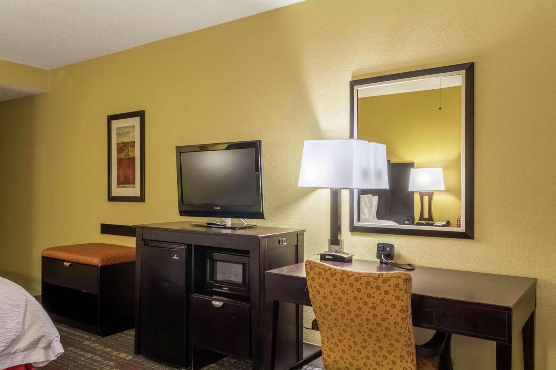 Hampton Inn Clinton photo 9