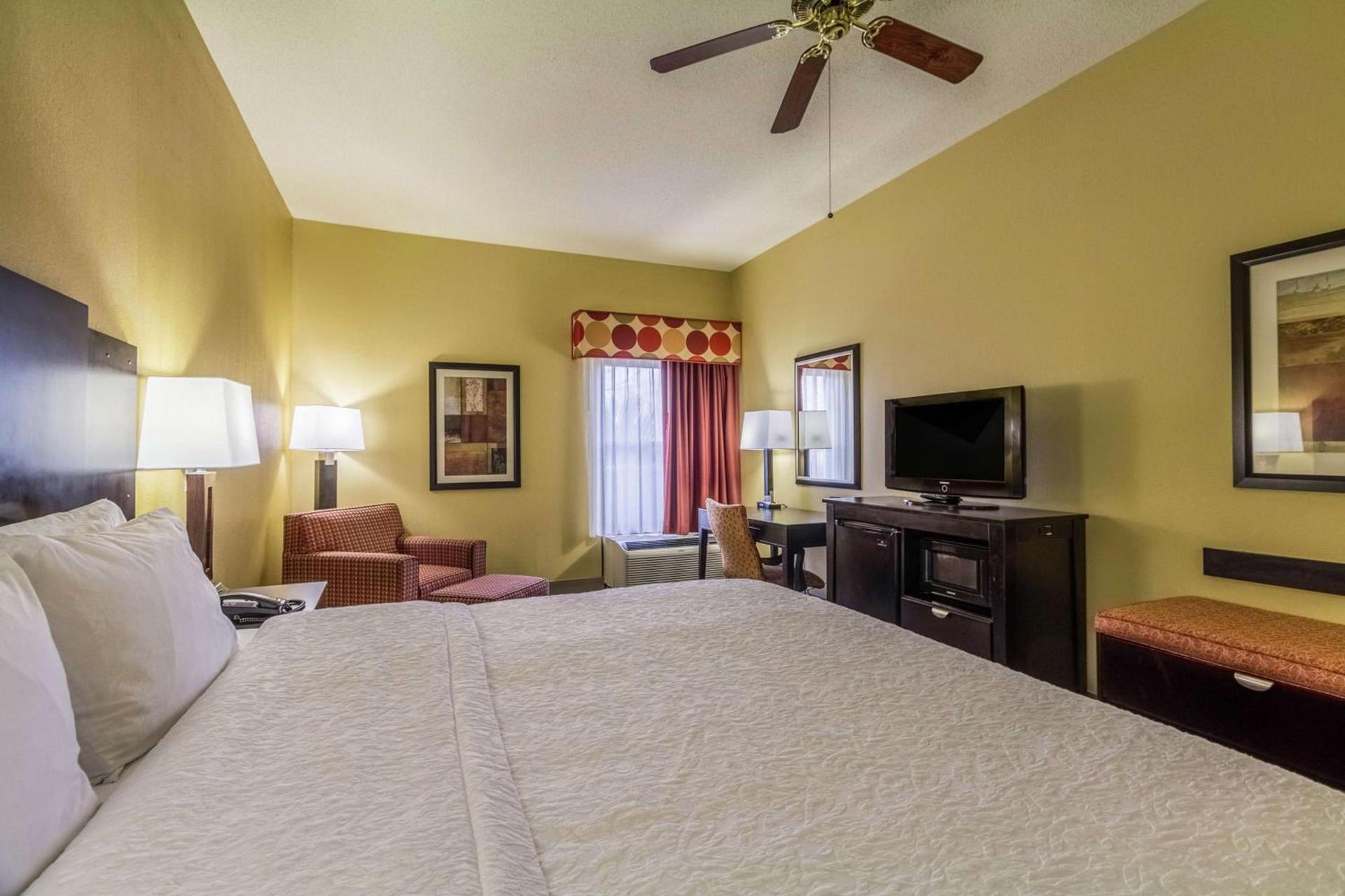 Hampton Inn Clinton photo 16