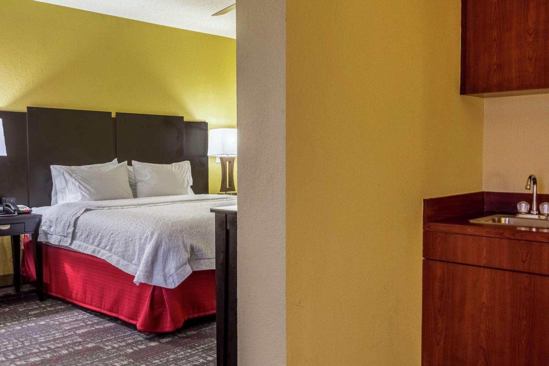 Hampton Inn Clinton photo 6