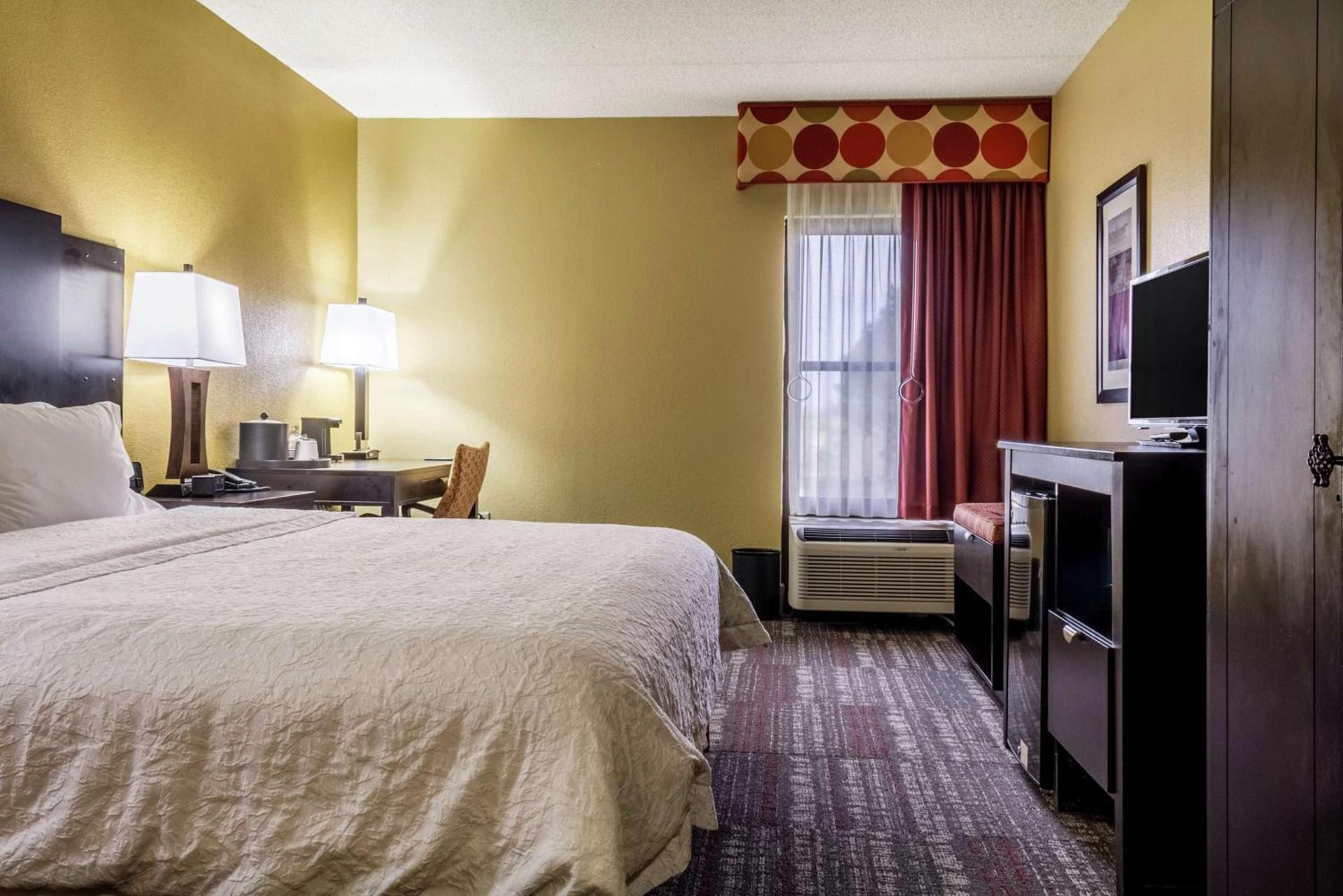 Hampton Inn Clinton photo 21