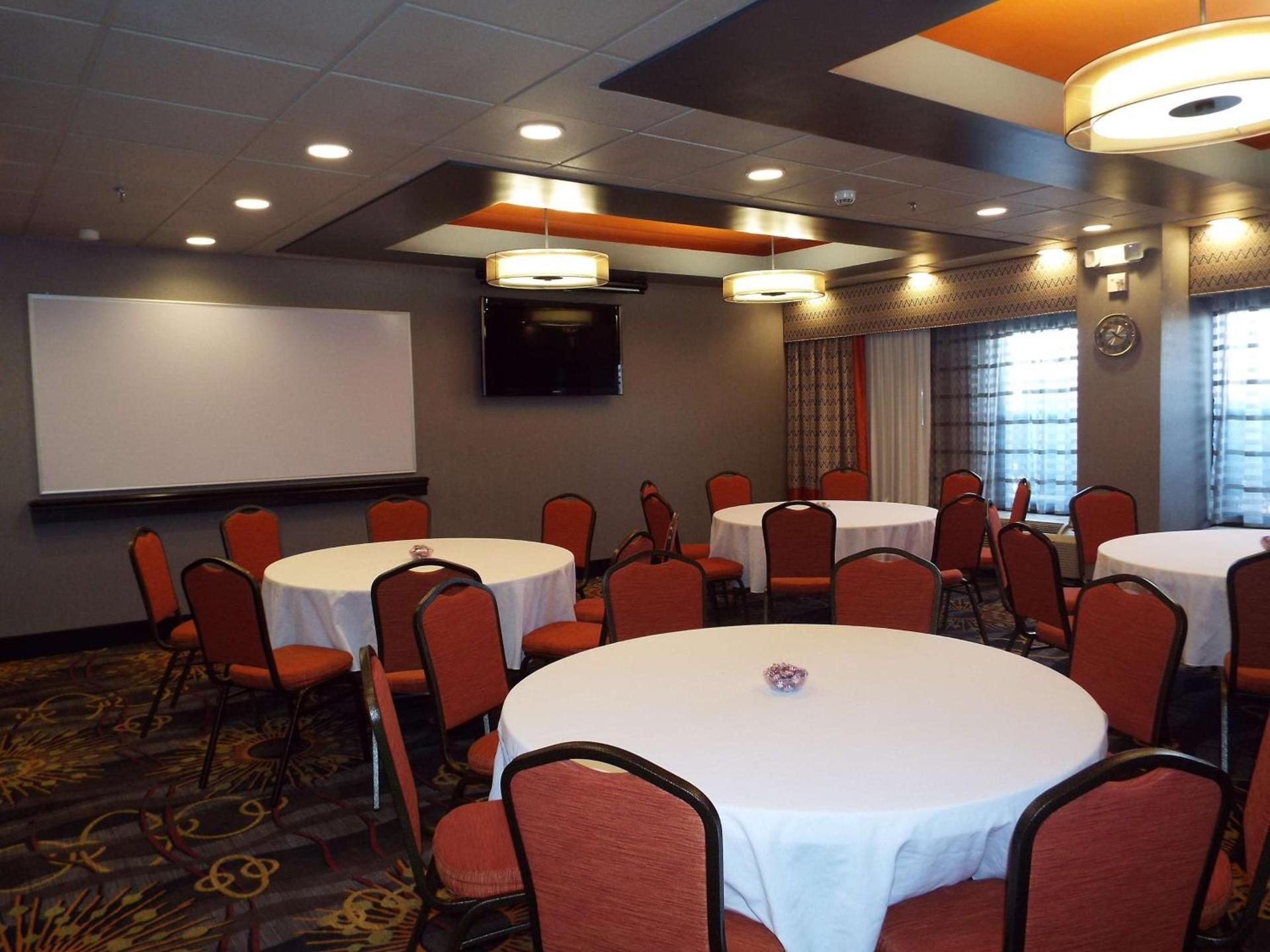 Hampton Inn Clinton photo 29