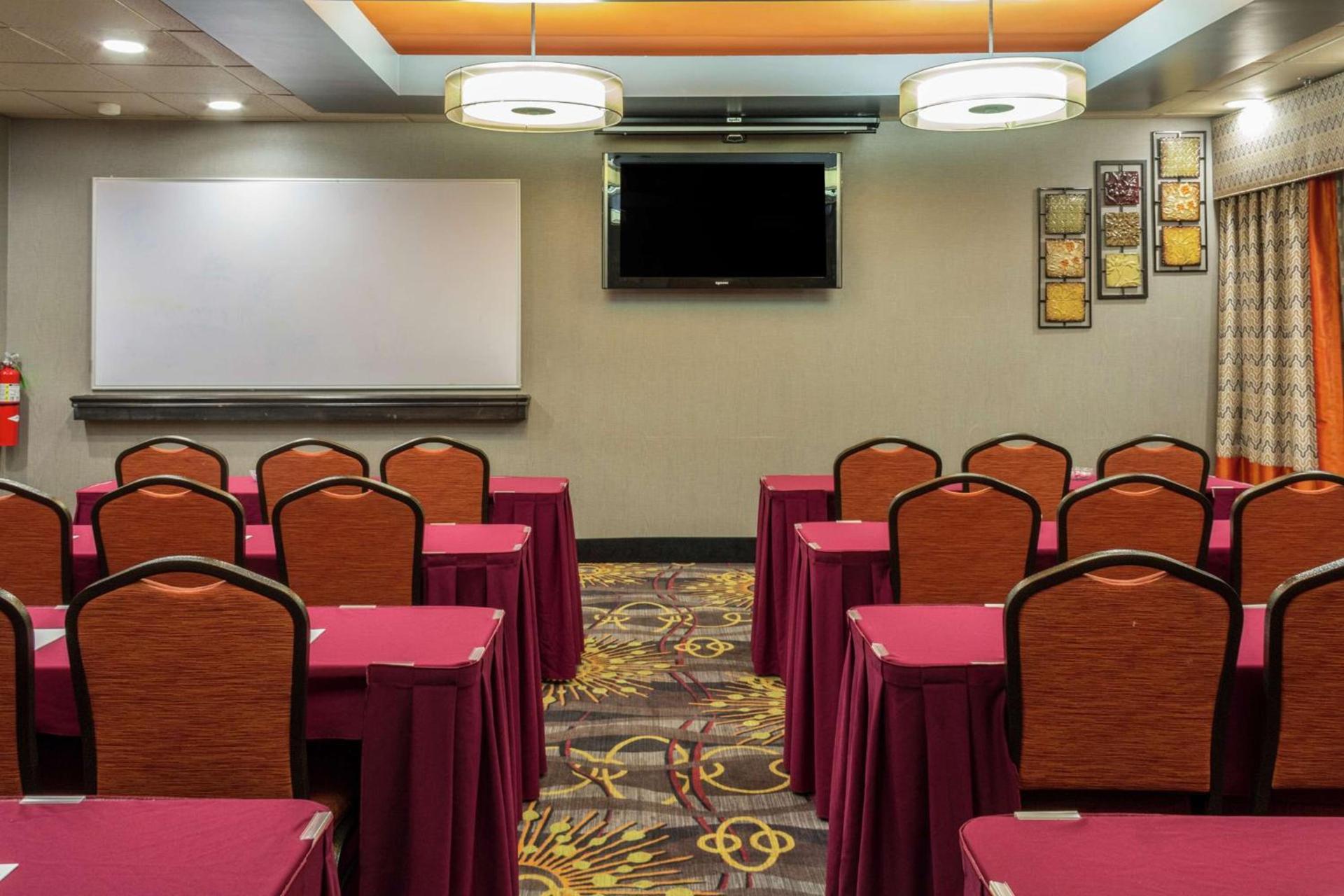 Hampton Inn Clinton photo 28