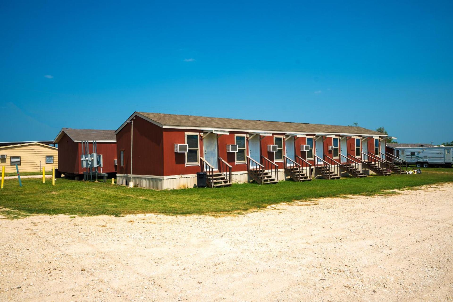 Grand Eagle Ford Lodge & RV Park Nixon By OYO photo 13