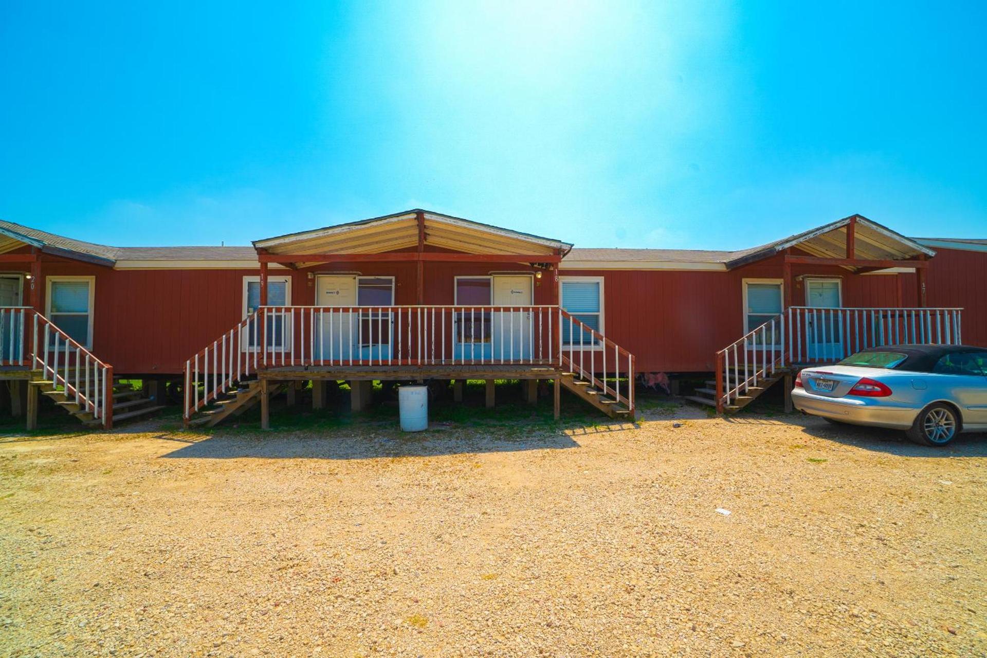 Grand Eagle Ford Lodge & RV Park Nixon By OYO photo 14